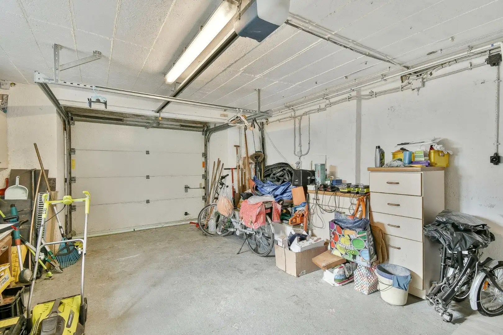 Instapklaar gelijkvloers appartement met privatieve toegang, garage, zonnige tuin en terras nabij zee foto 16