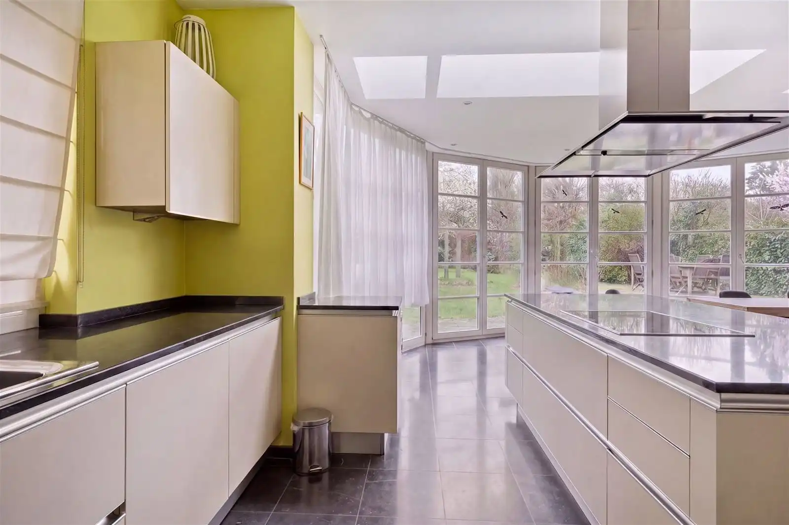 Gelijkvloers appartement (159m²) met prachtige tuin foto 7