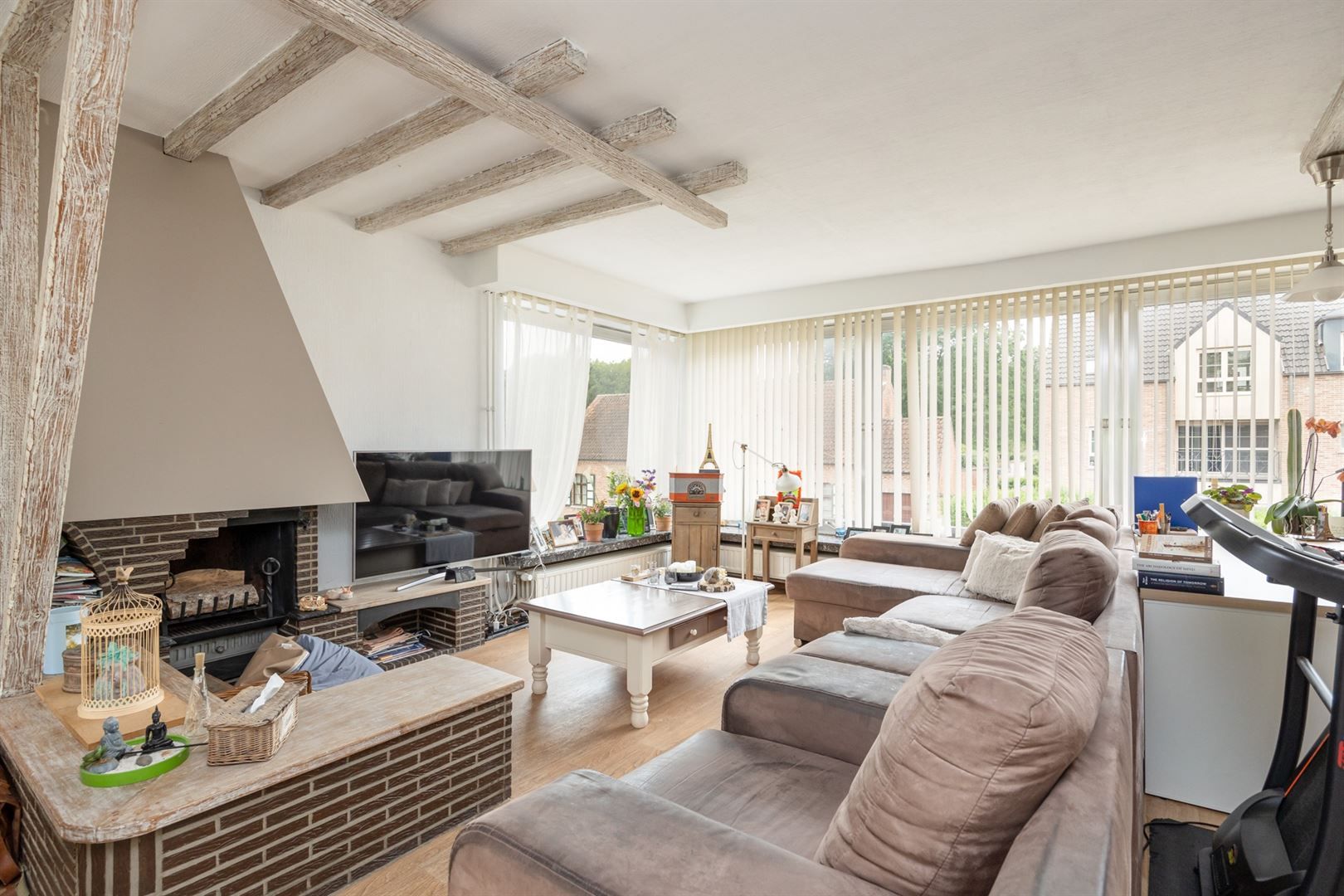 Kantoor met grote vitrine en duplex appartement foto 18