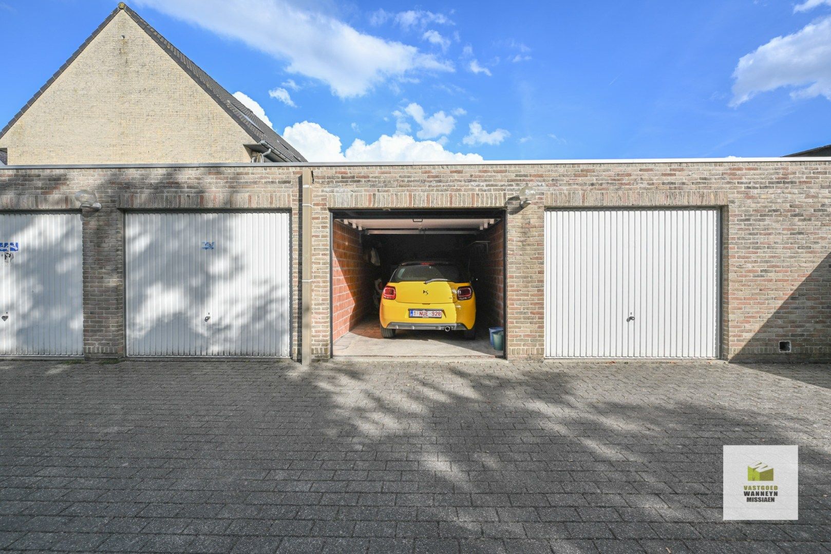 Instapklaar 2 slaapkamer appartement mét garagebox in centrum Wingene foto 22