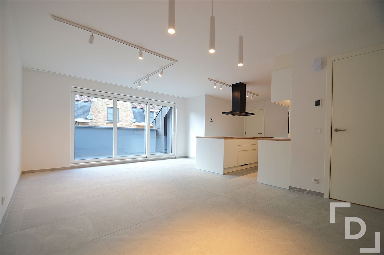 Nieuwbouwappartement met staanplaats te huur in centrum Ieper foto 2