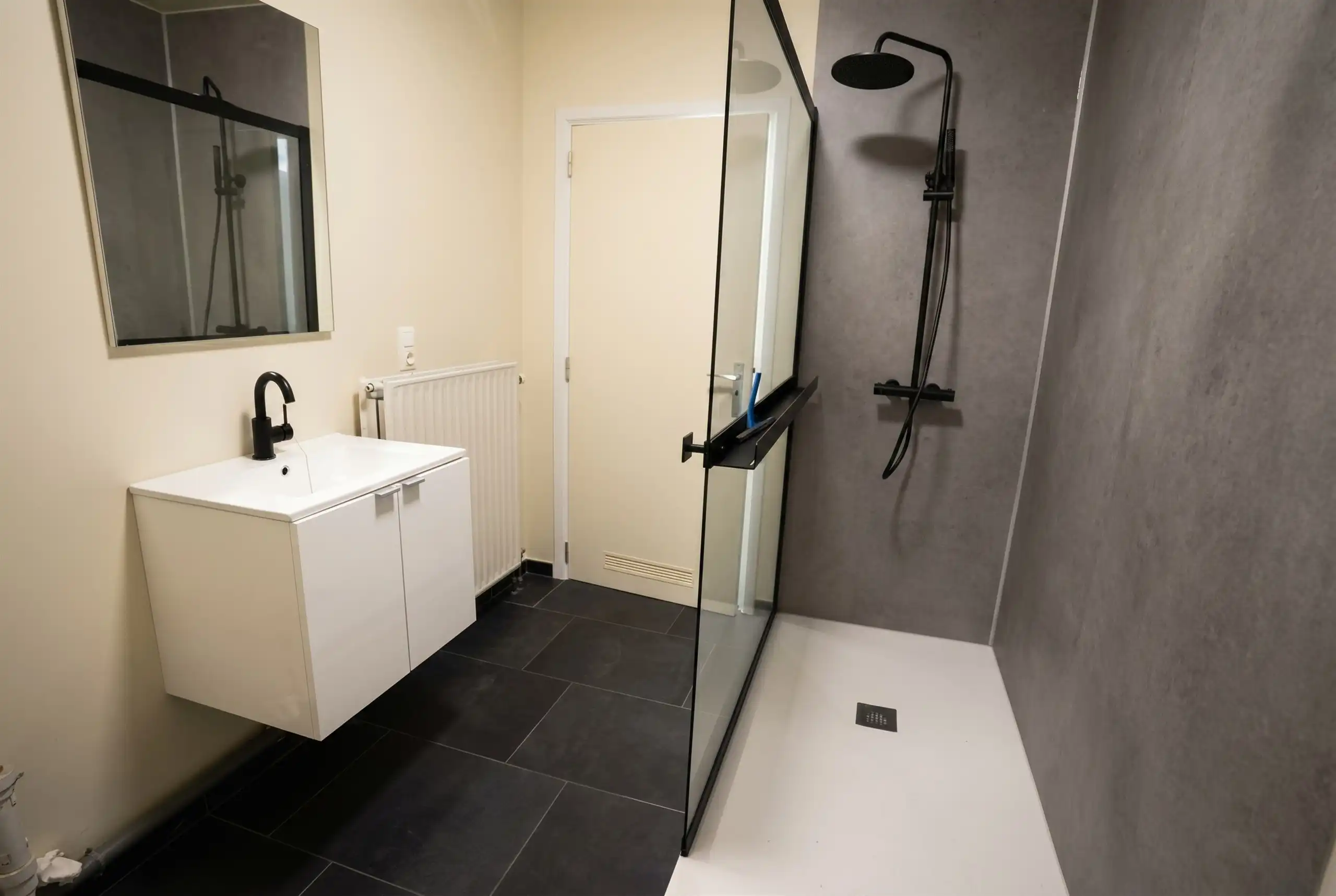 Vernieuwd appartement met garage en terras foto 7