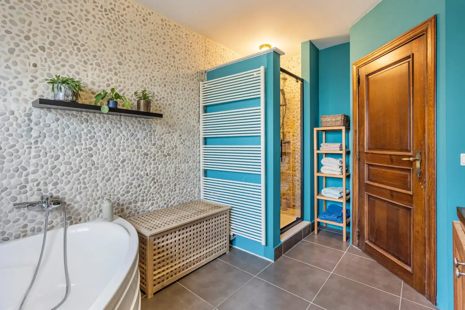 Goed gelegen, halfopen en energiezuinige woning met 3 slaapkamers, een bureau en een oprit met een garage te Kessel-Lo! foto 18