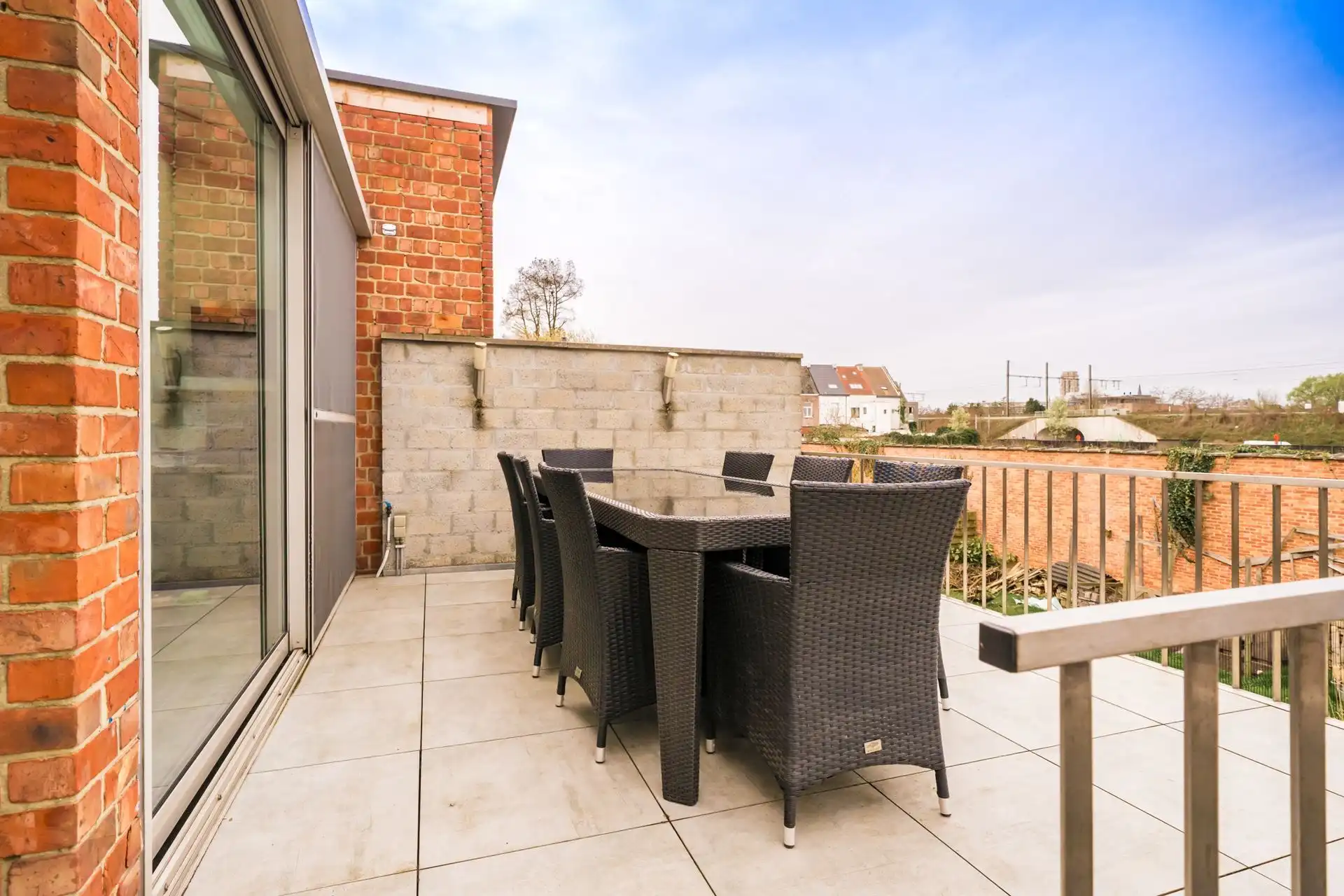 Instapklare bel-etagewoning met garage, tuin en zonnig terras foto 8