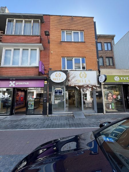 OPBRENGSTEIGENDOM, Handelspand met duplex appartement foto {{pictureIndex}}