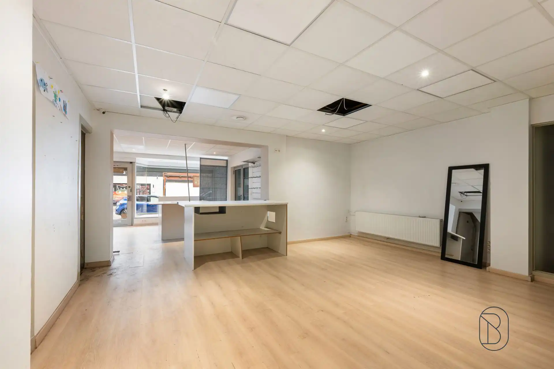 Handelspand met ruime woonst, garage en leuk terras foto 4