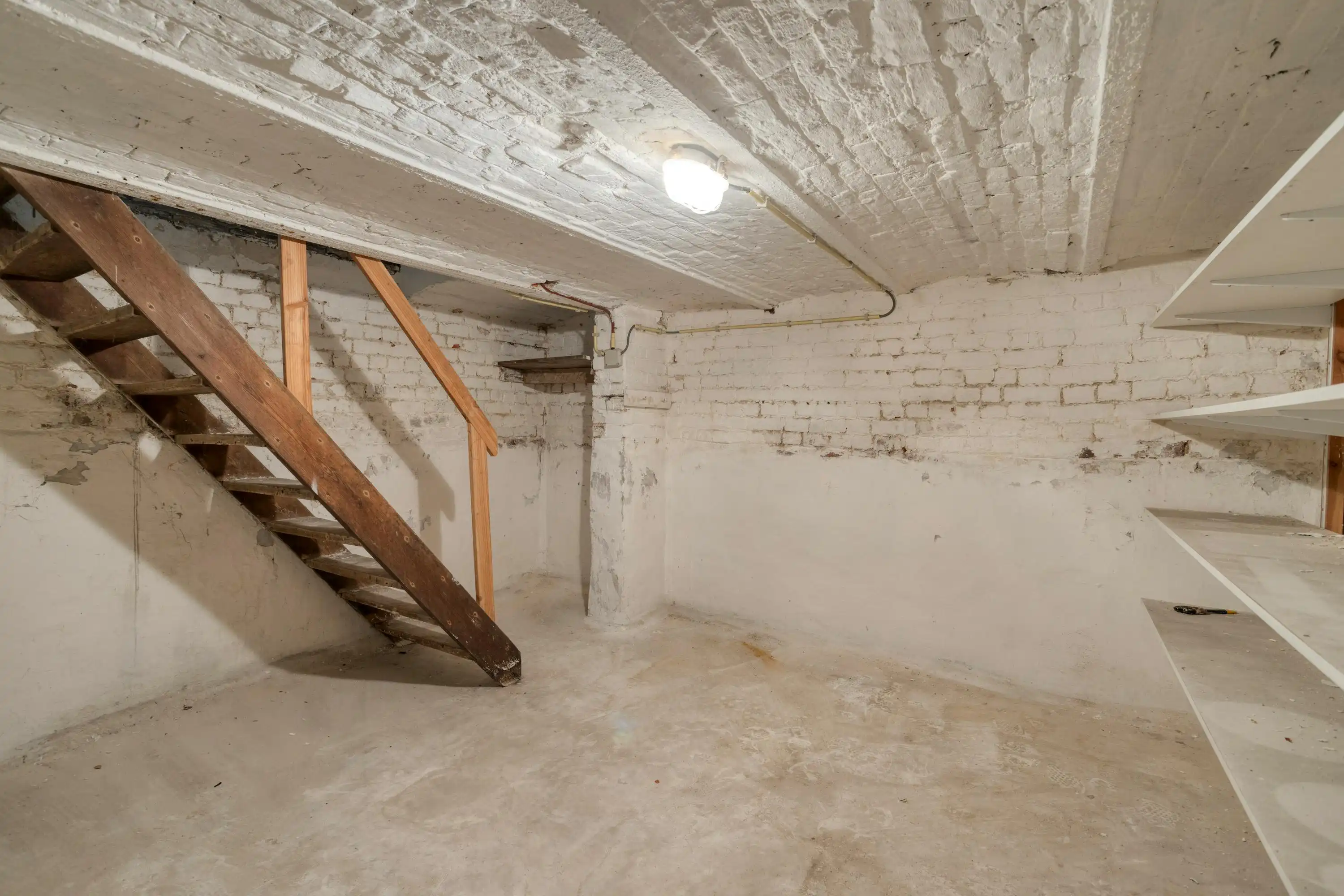 Een ruim huis vol potentieel te koop in Izegem foto 11