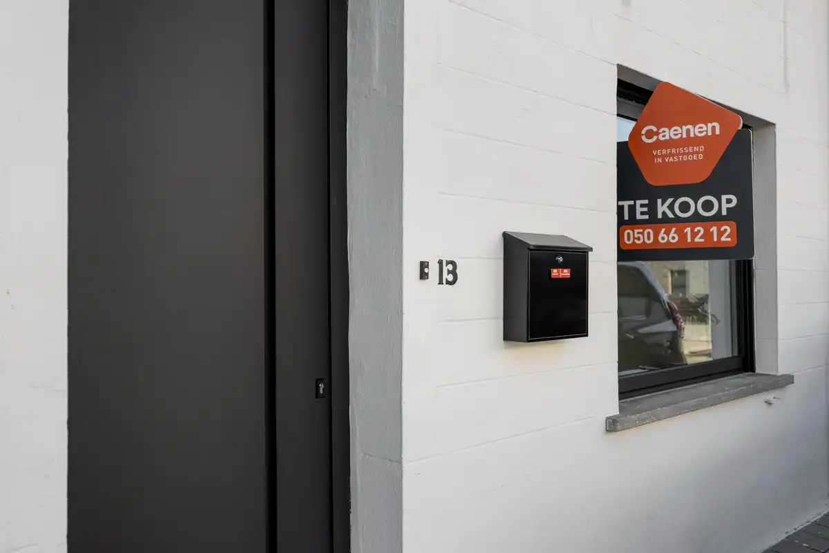 Volledig gerenoveerde woning in het centrum van Lichtervelde met 3 slaapkamers en leuk zonnig tuintje foto {{pictureIndex}}