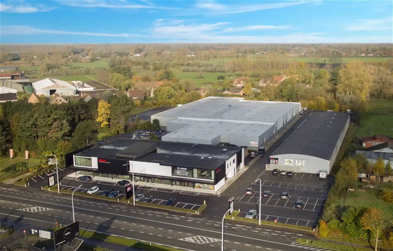 Geïnstalleerde KMO units met kantoren foto 4