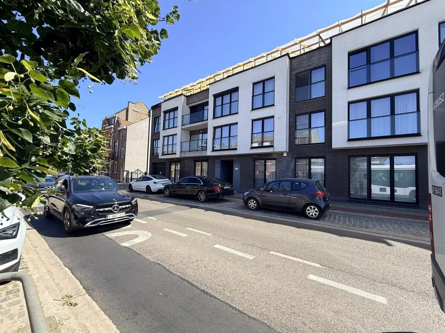 INSTAPKLAAR APPARTEMENT INCLUSIEF ONDERGRONDSE STAANPLAATS foto {{pictureIndex}}