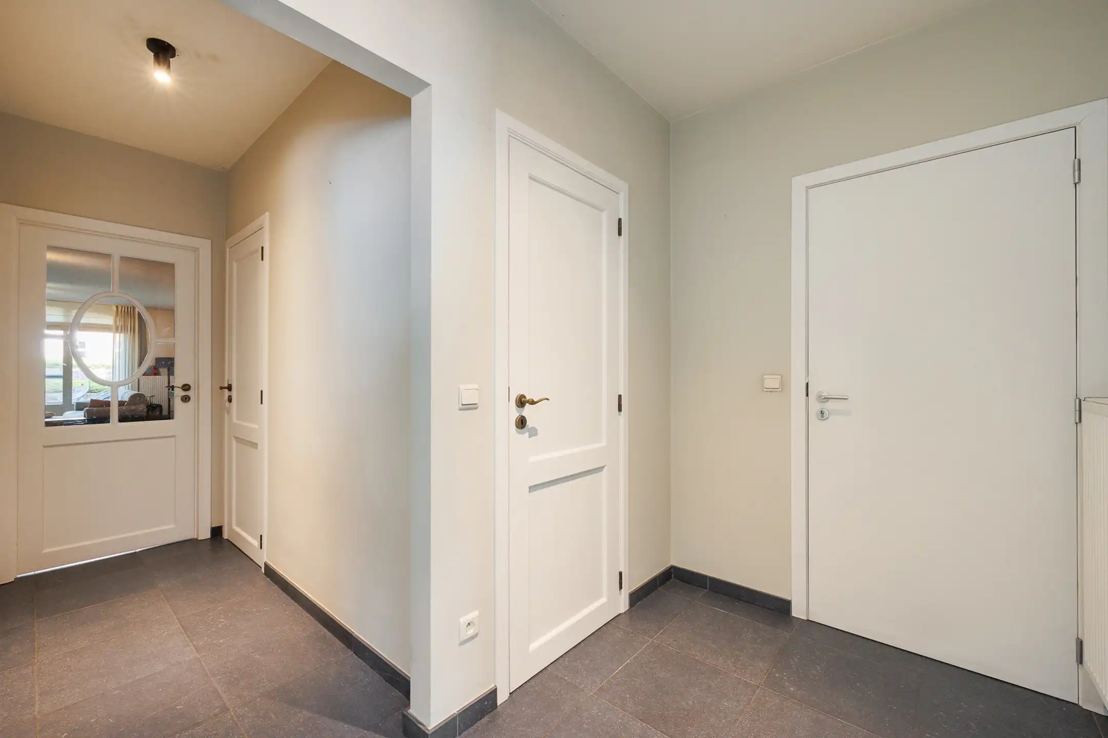 Gelijkvloers appartement met terras/tuintje te huur foto 14