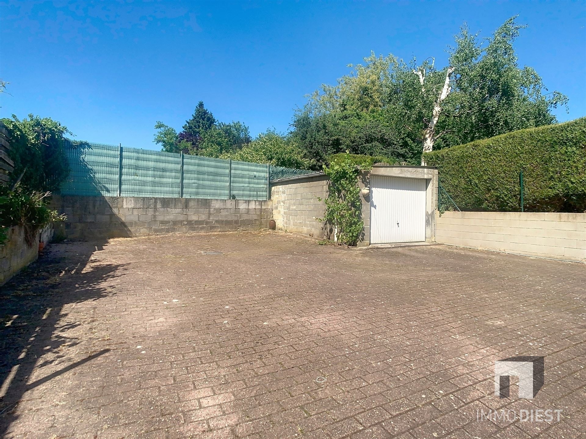 Building met 3 woonentiteiten en 3 garages foto 38