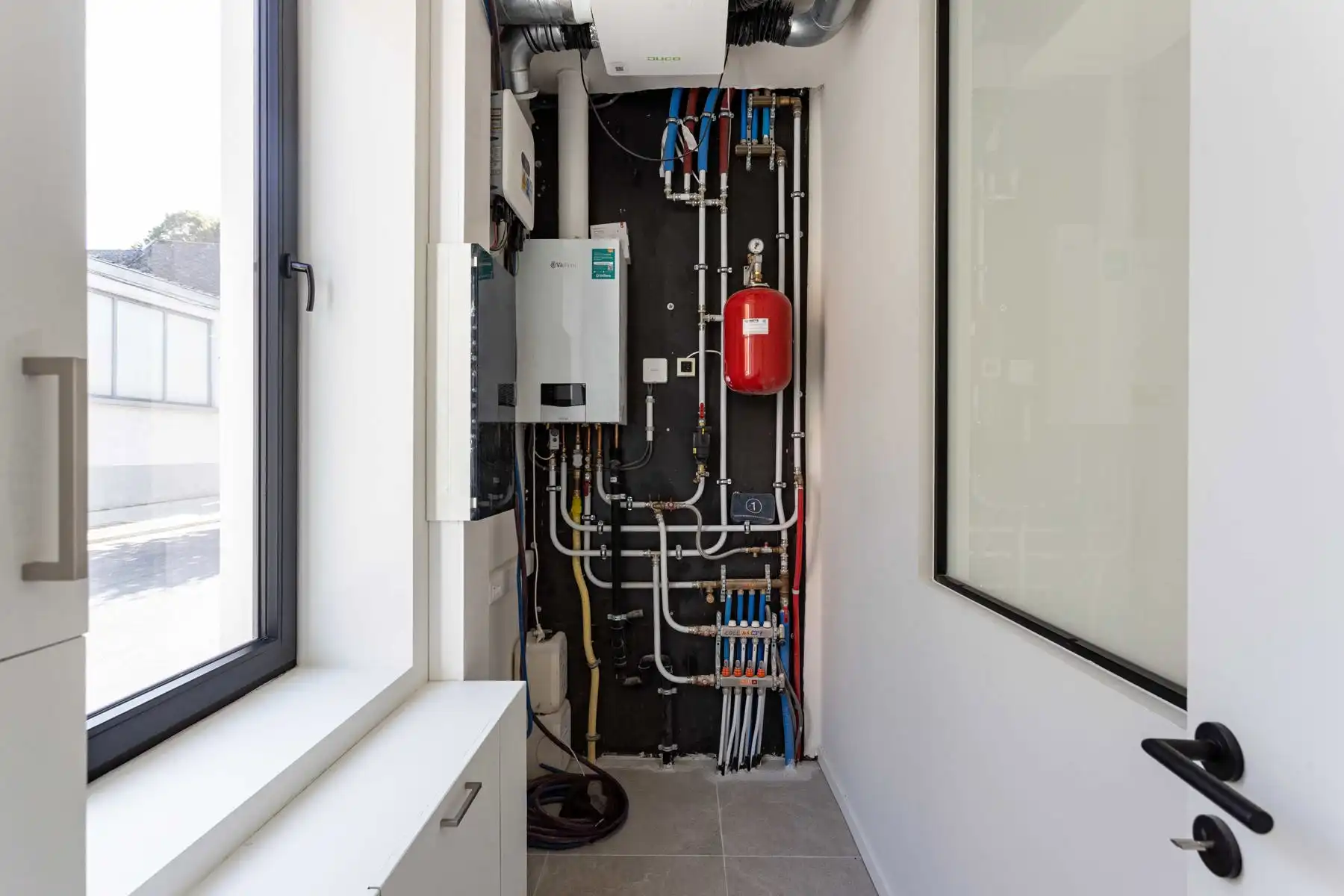 Kwalitatief gerenoveerde woning in centrum Aalst. foto 24