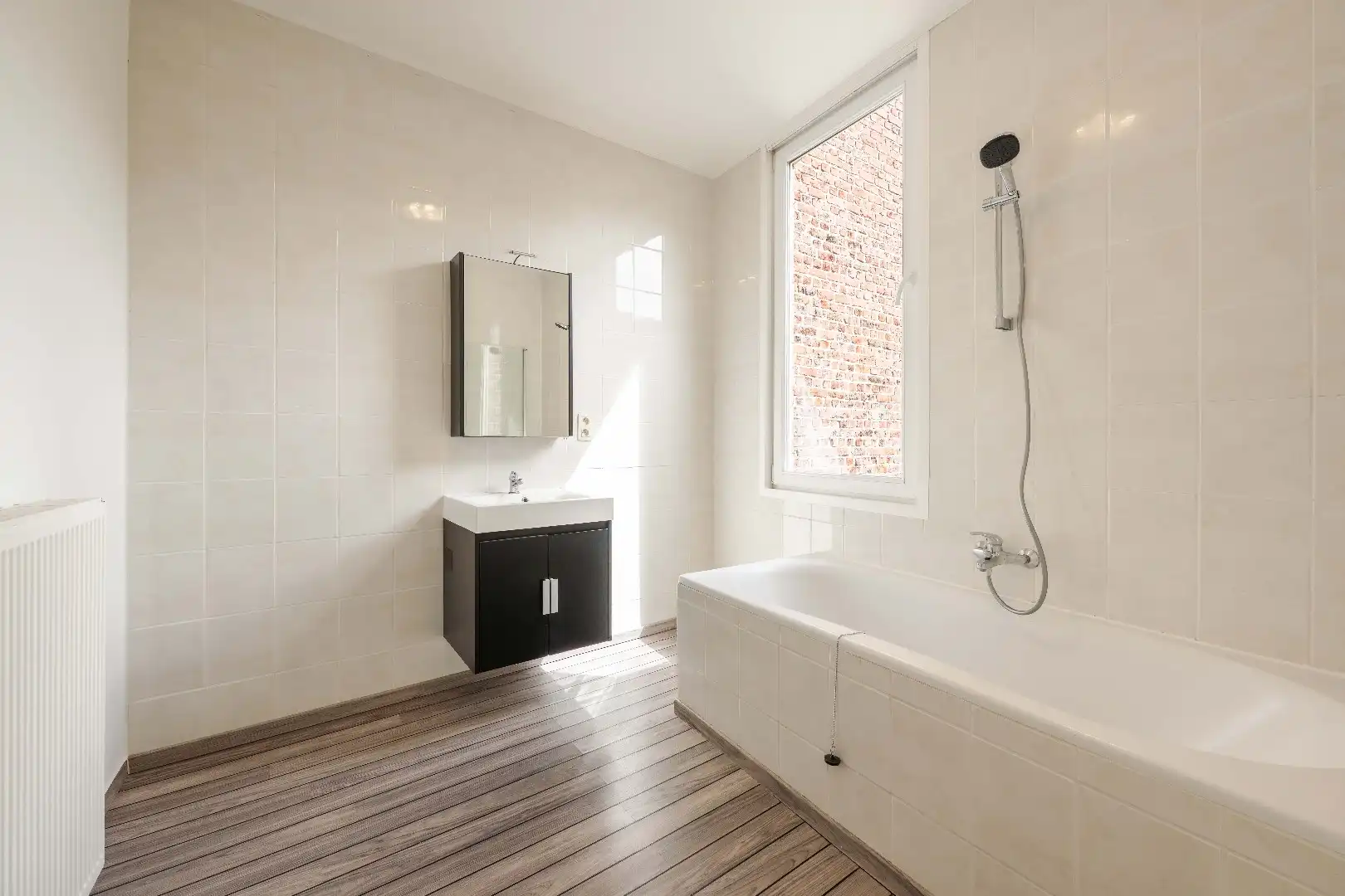CENTRAAL GELEGEN INSTAPKLARE WONING foto 12