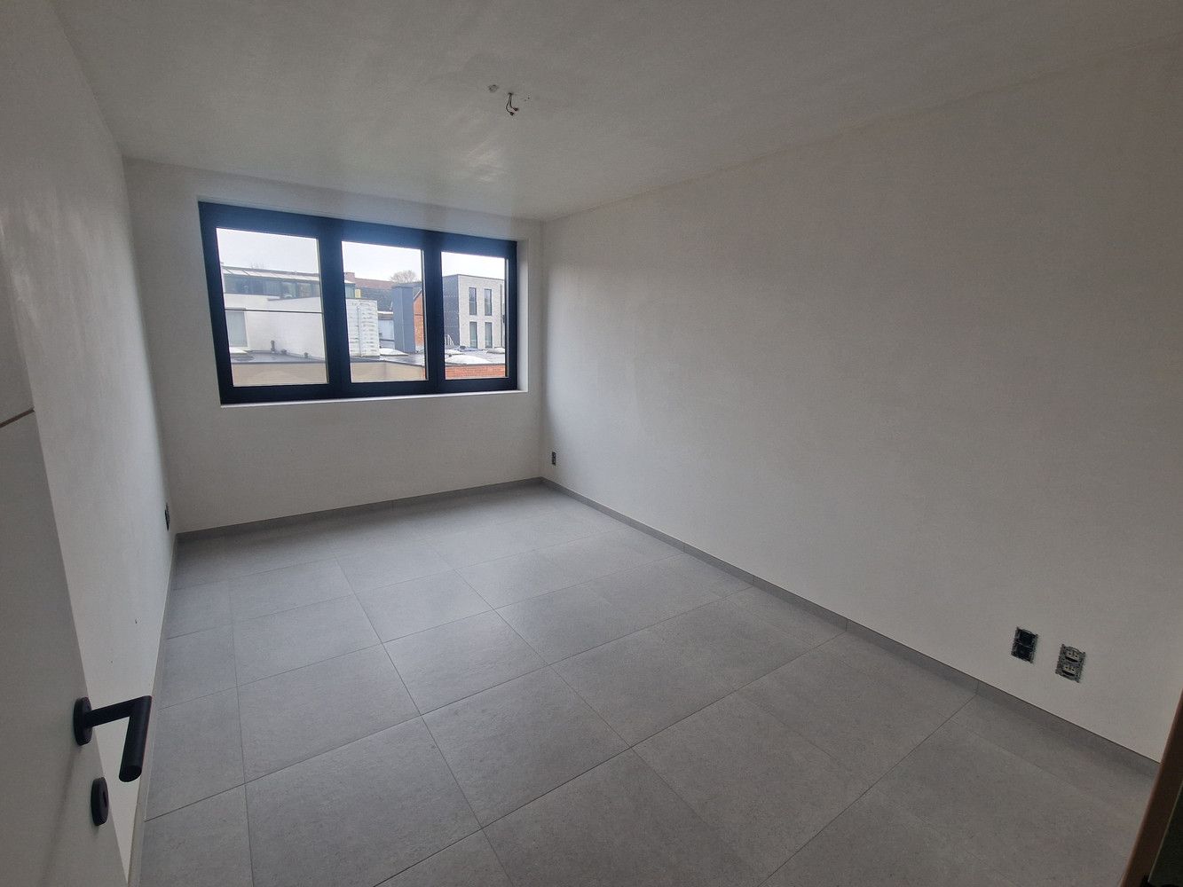 Rustig Gelegen Nieuwbouw Woning 3 Slpk + Garage(s) foto 5