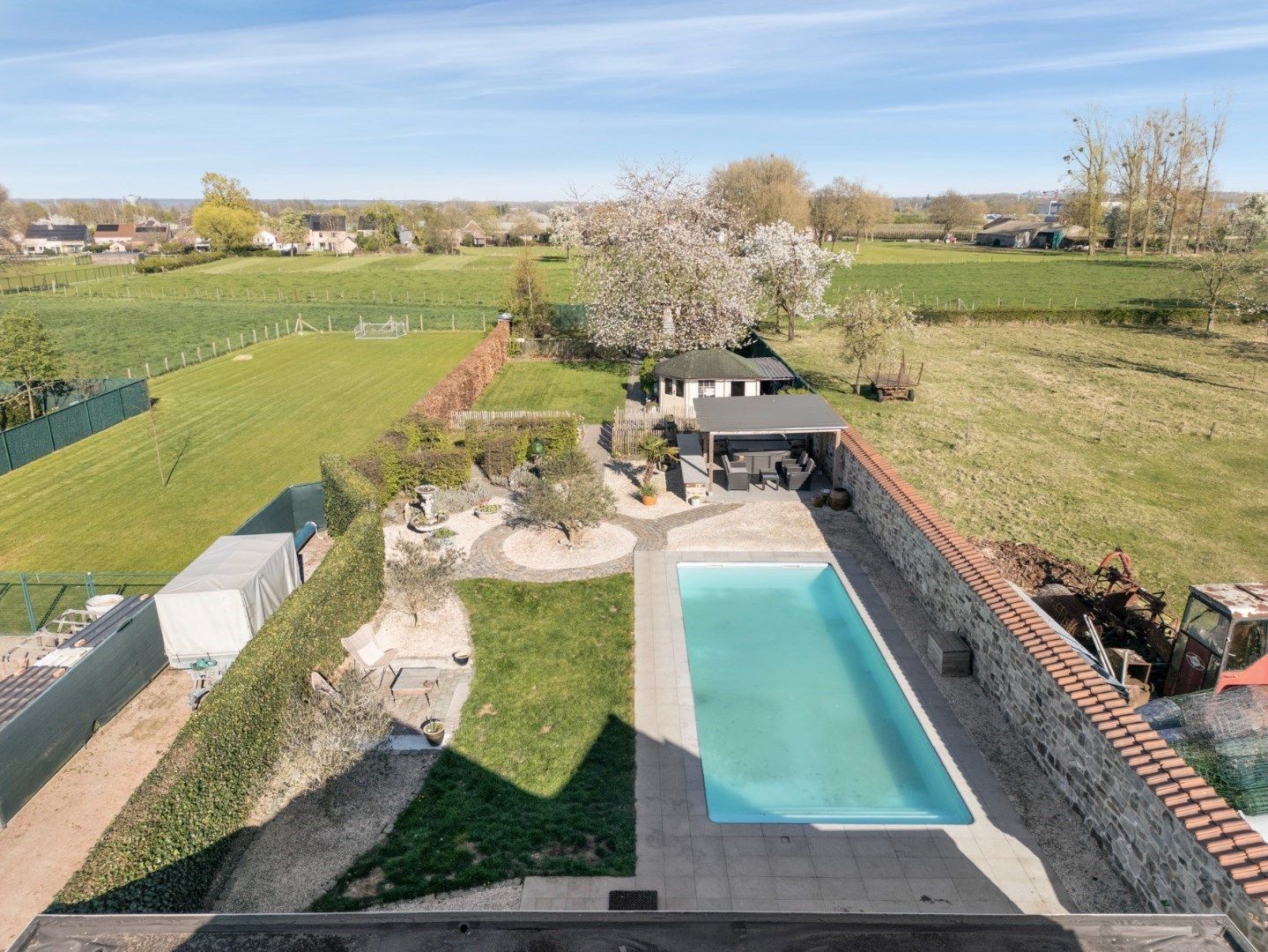 Prachtig gerenoveerde vrijstaande woning met heerlijke tuin met zwembad op 16a16ca foto 30