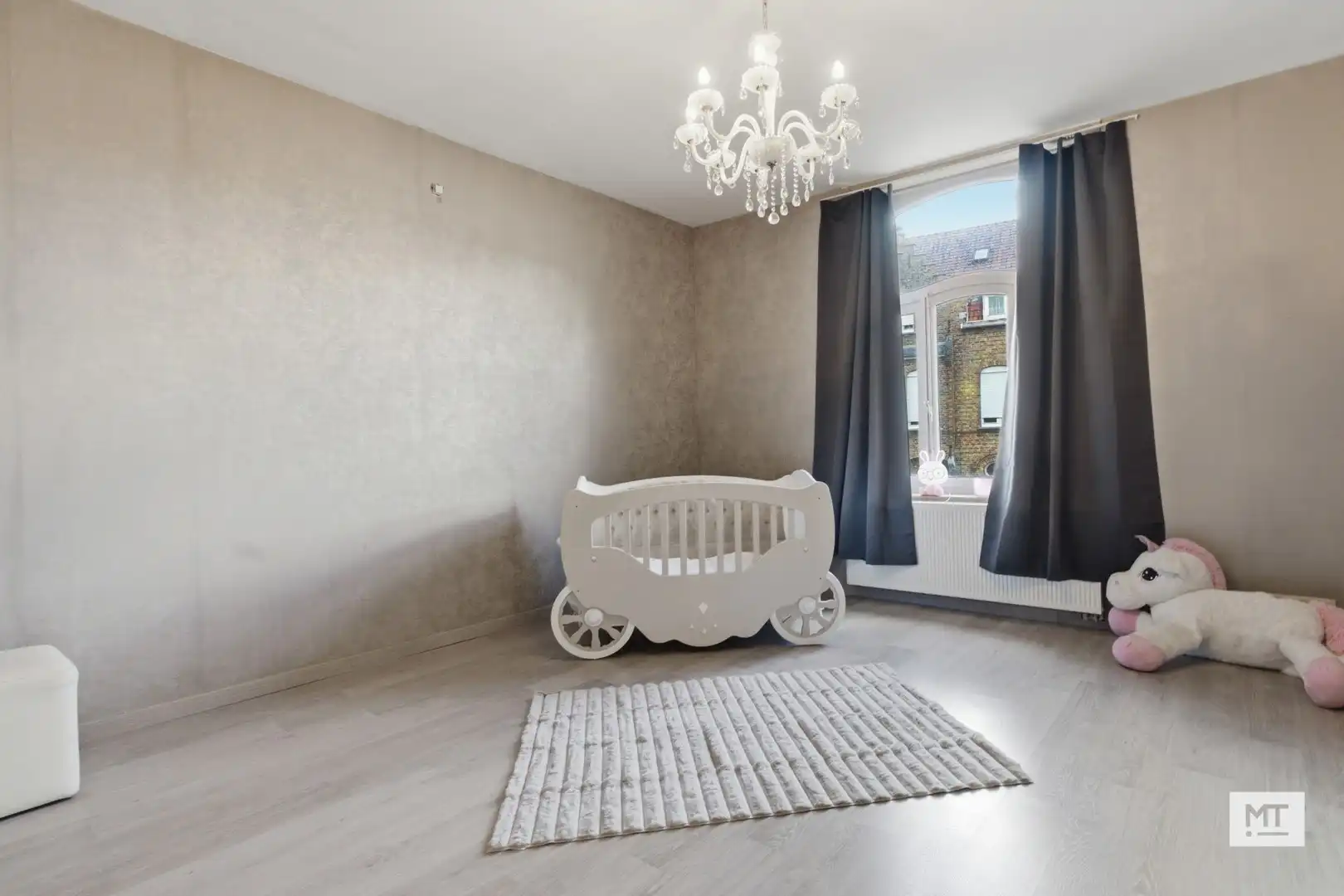 Bijzonder ruime herenwoning te koop in het centrum van Ieper foto 10