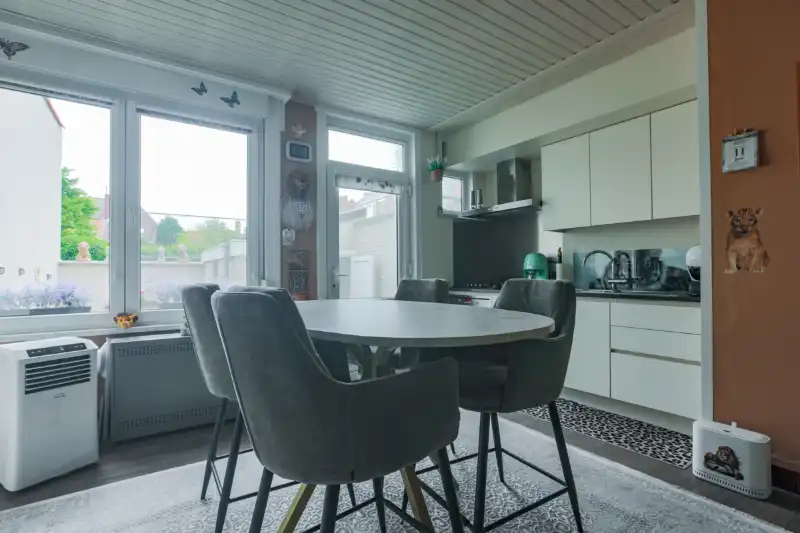 Rustig gelegen woning met 3 slaapkamers en tuinterras op een steenworp van het albertpark en de Leieboorden. foto 5