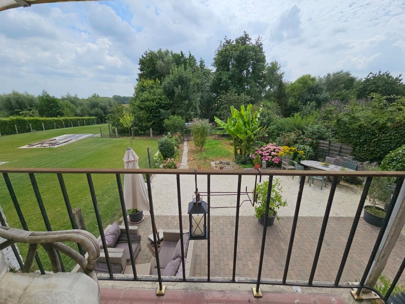 Ruime, solide woning met grote kelder, terras en tuin foto 4