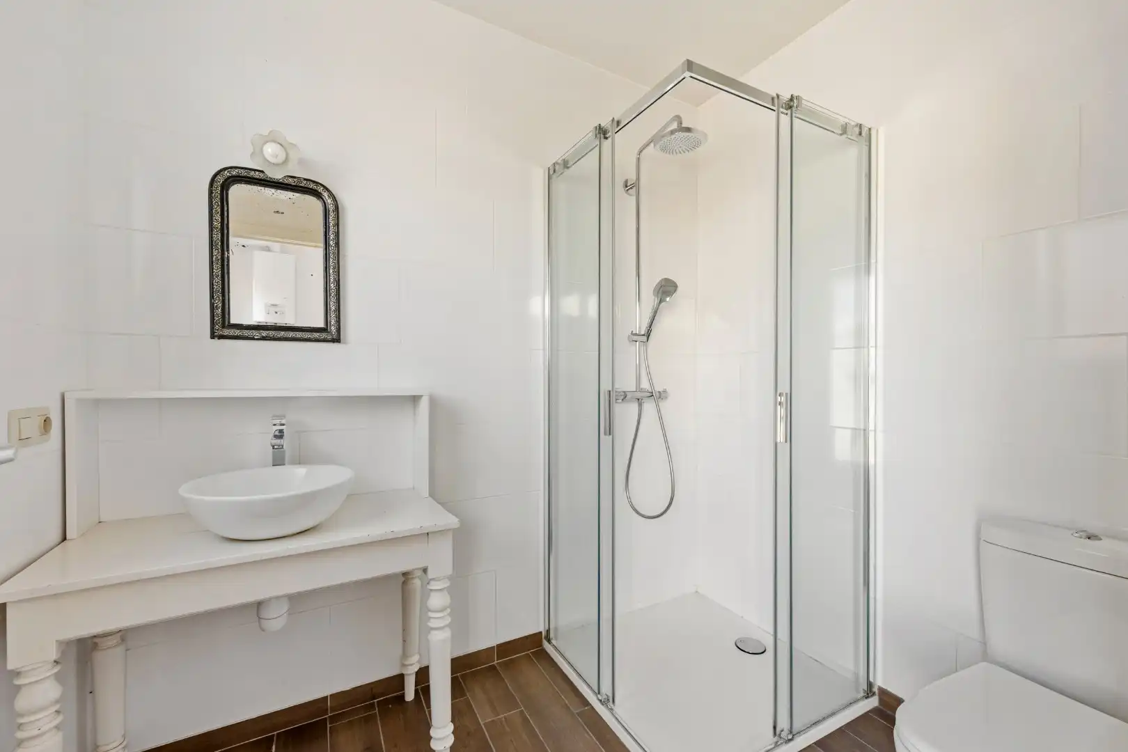 Grotendeels gerenoveerde woning met 2 slaapkamers, ruime zolder en tuin te Menen foto 10