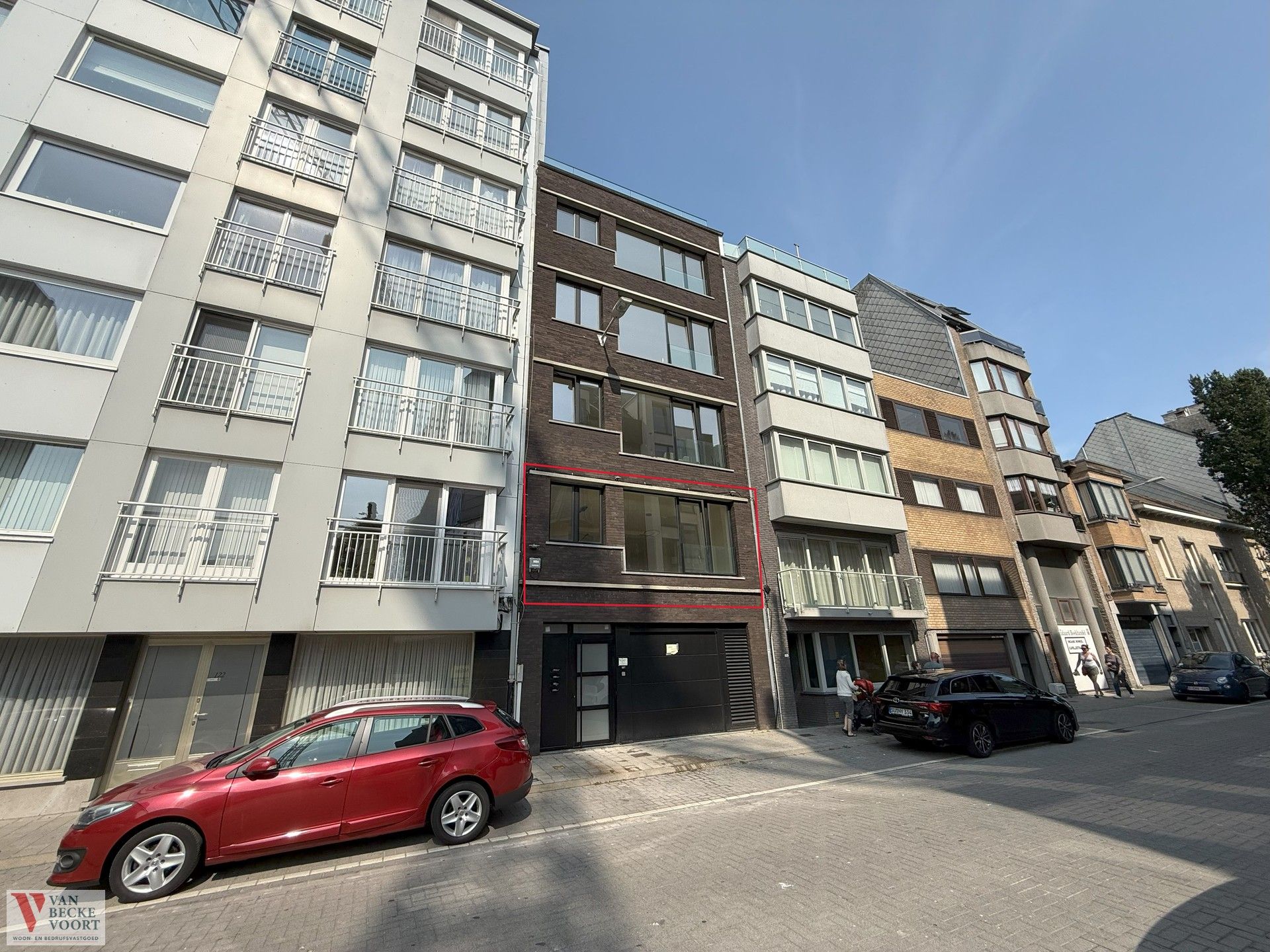Subliem gerenoveerd appartement met terras foto 9