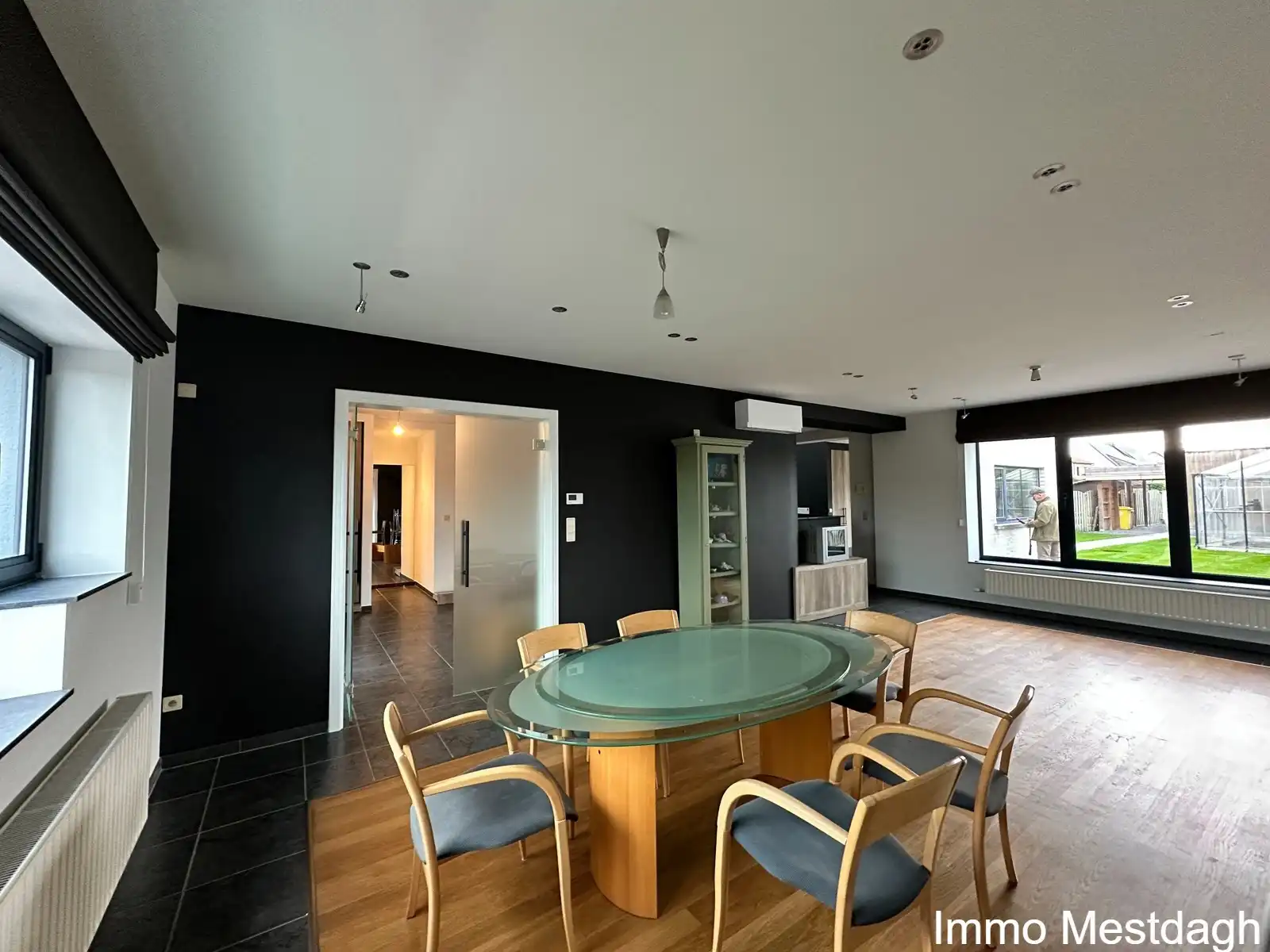 Gerenoveerde instapklare woning met tuin & terras & garages foto 7