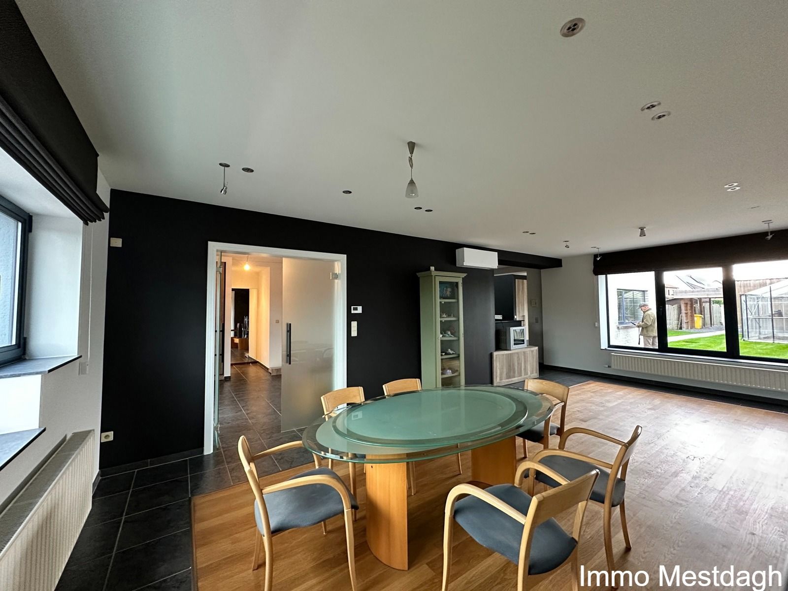 Gerenoveerde instapklare woning met tuin & terras & garages foto 7