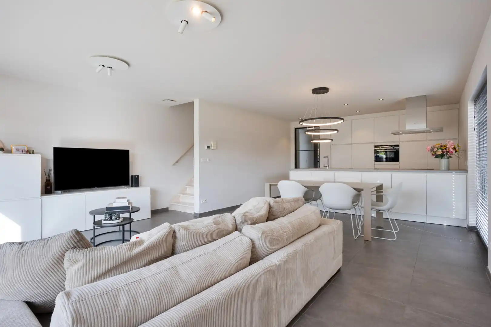 VERKOOP ONDER REGISTRATIERECHTEN ! Energiezuinige woning met 3 slpks, rustig gelegen op een zonnig perceel van 370 m² !  foto 4