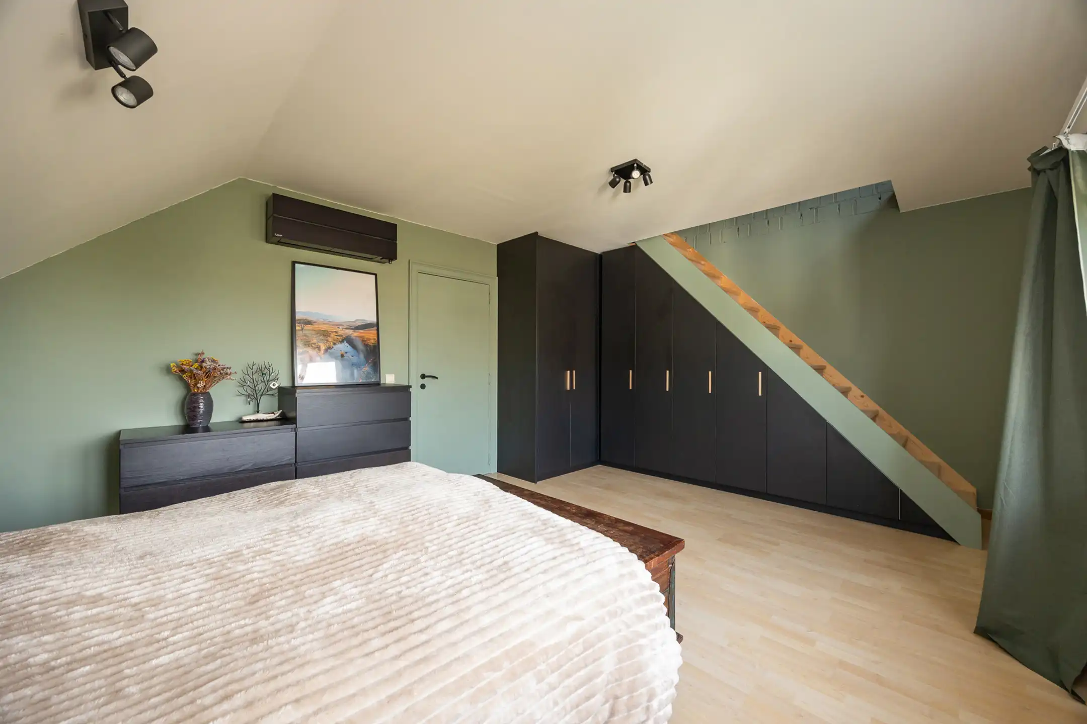 Instapklare halfopen bebouwing met zicht op velden foto 15