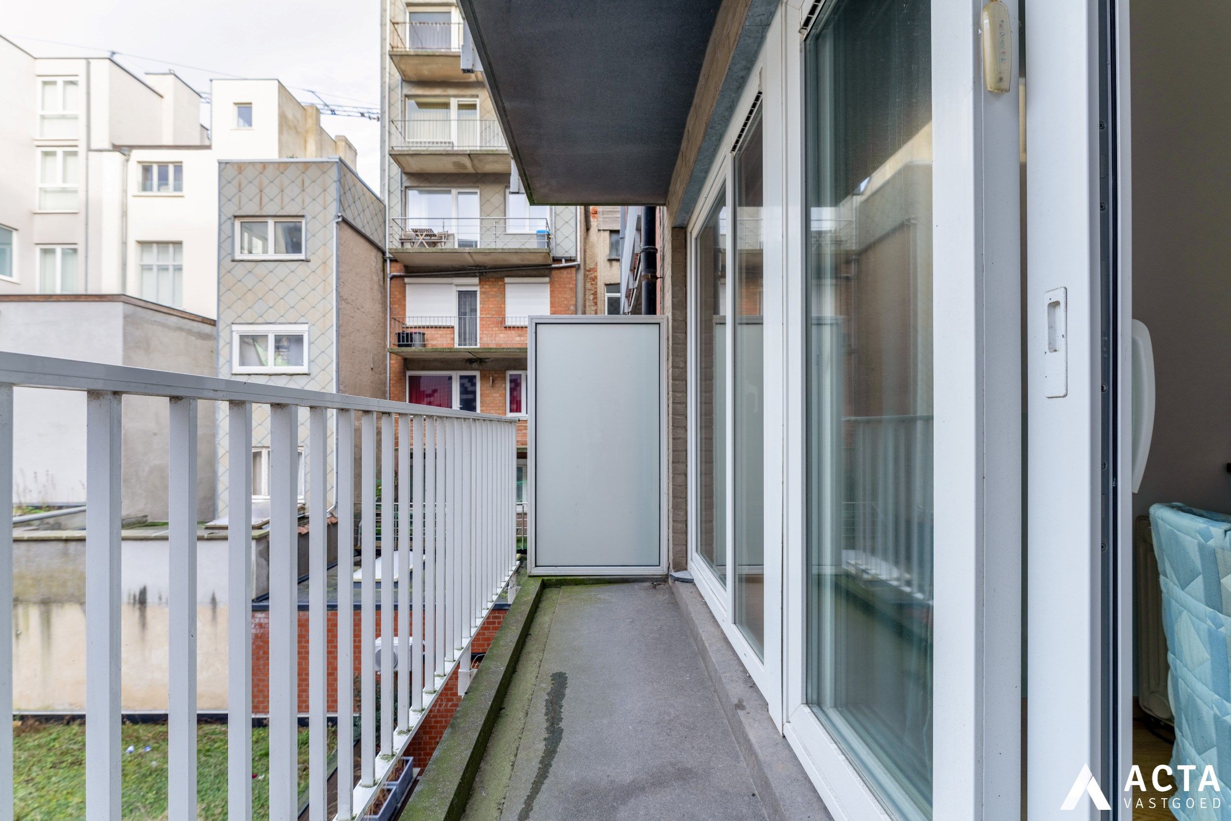 Instapklaar twee slaapkamer appartement nabij de zeedijk van Oostende foto 11