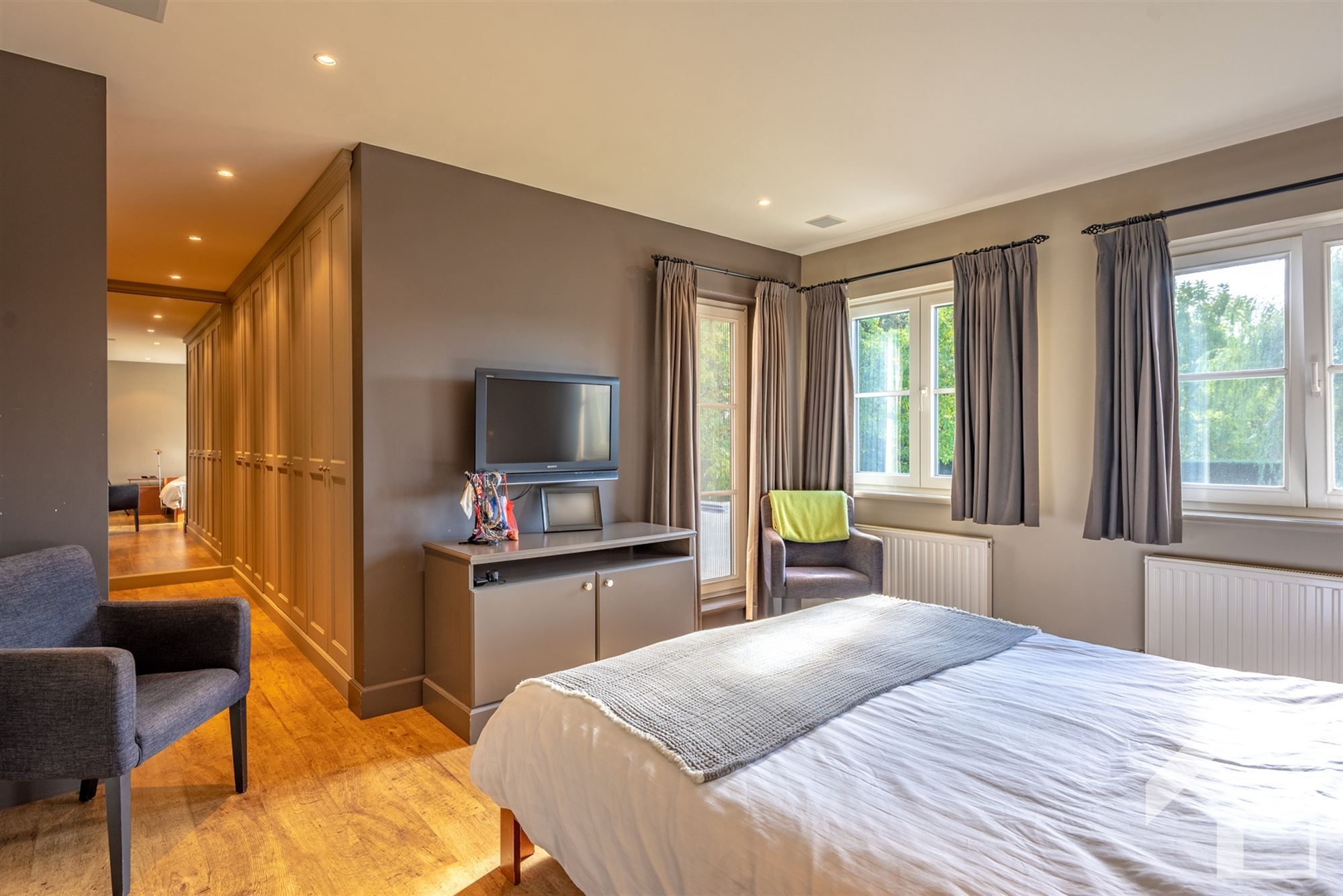 Exclusieve villa met loods, prachtige tuin en topafwerking op ruim 7.400 m²  foto 22