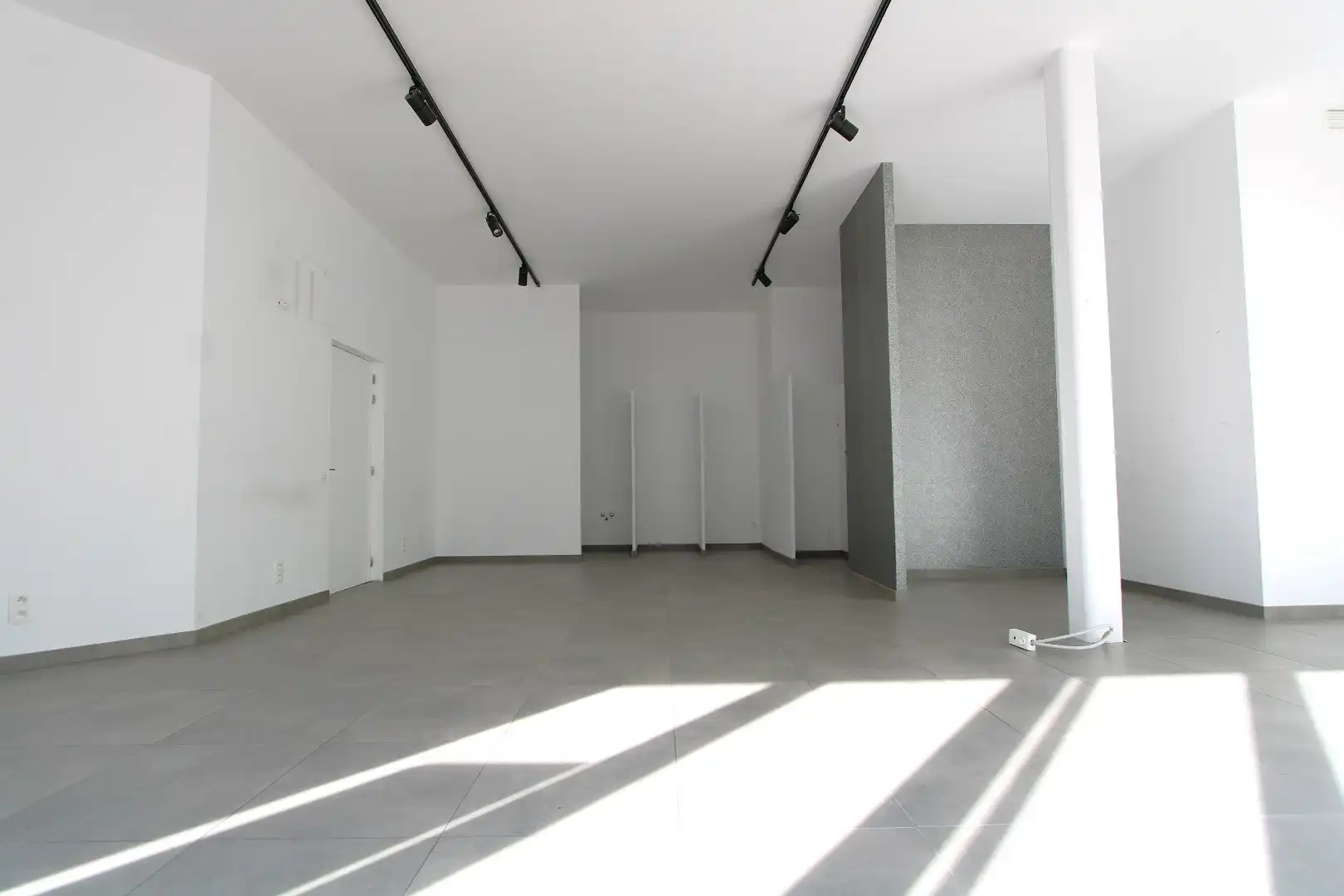 Verhuurd handelspand te koop op enkele stappen van de Lippenslaan  foto 3