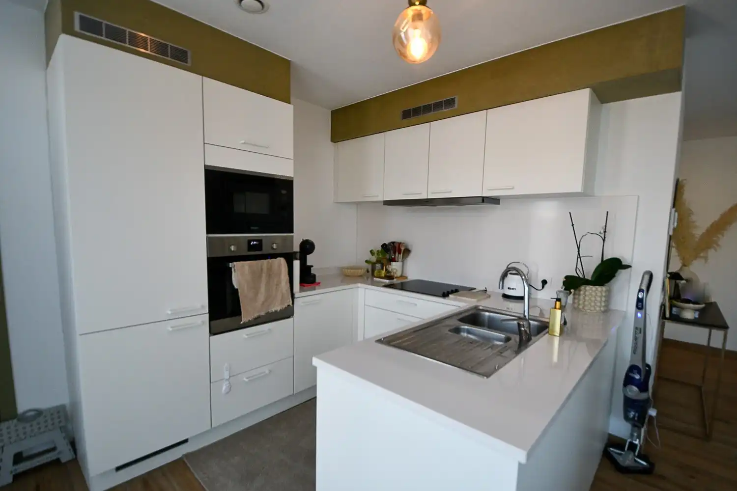 Prachtig duplexappartement met 2 terrassen, leuke architectuur en 3 ruime slaapkamers! foto 2