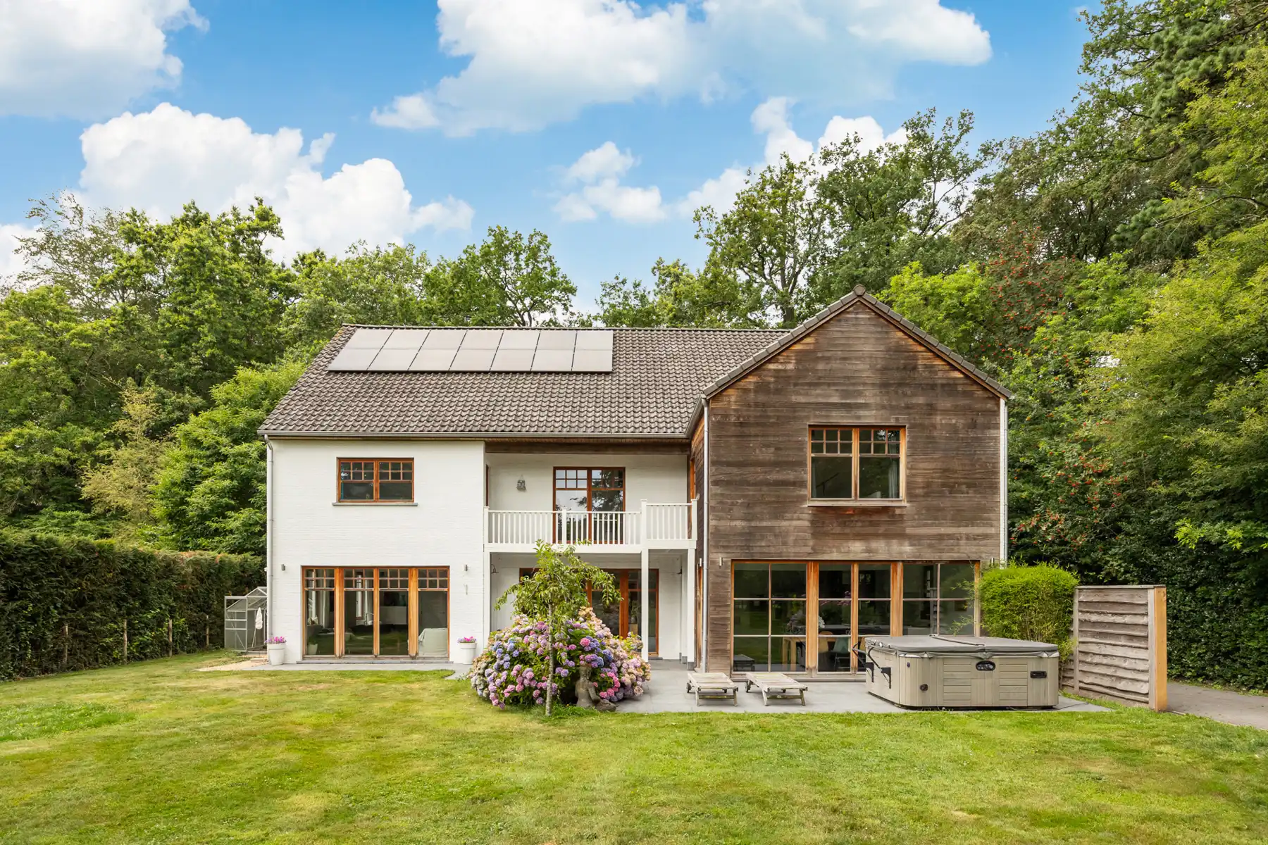 ENERGIEZUINIGE VILLA IN LONG ISLAND-STIJL foto {{pictureIndex}}