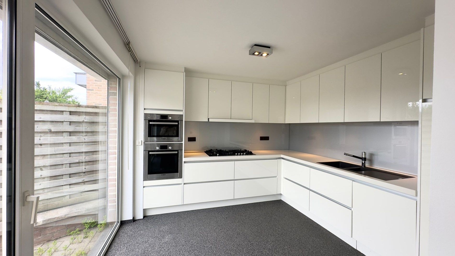 Gelijkvloers appartement op uitstekende locatie vlakbij Maastricht foto {{pictureIndex}}