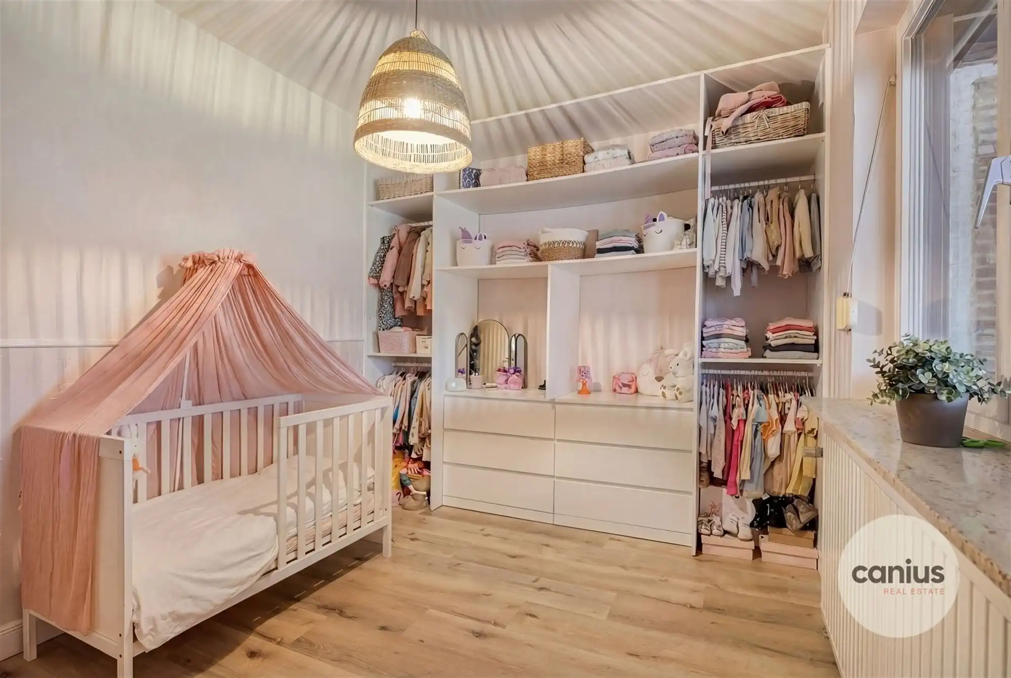 KNAPPE GELIJKVLOERSE WONING MET 4 SLAAPKAMERS foto 18