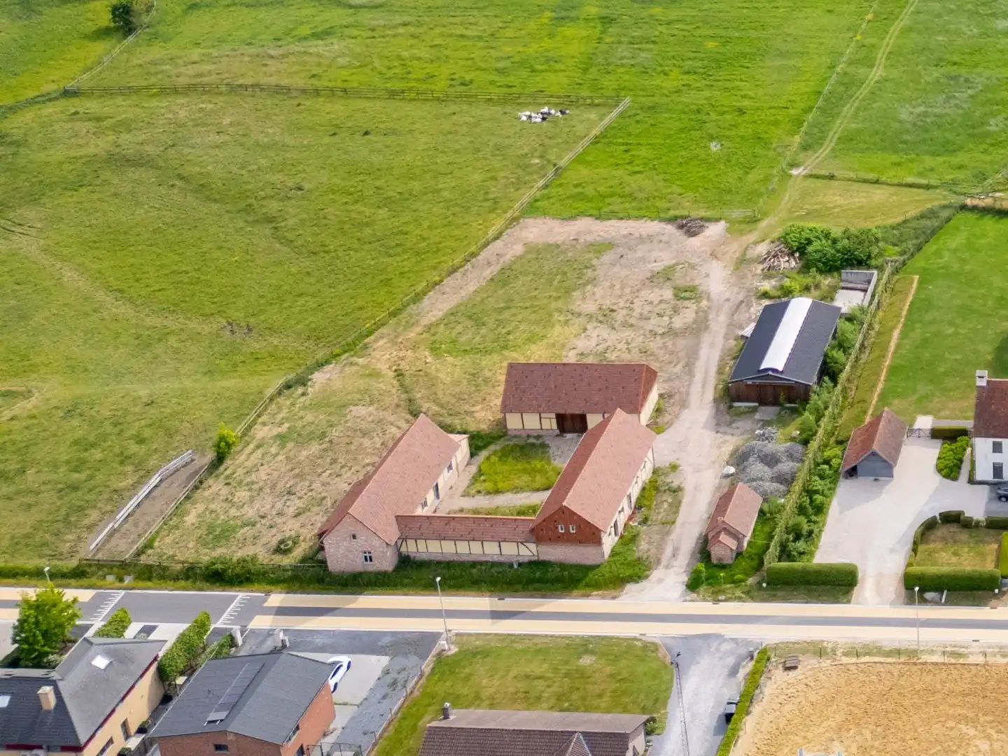 UNIEKE VIERKANTSHOEVE met paardenstallen op 7,34 hectare met vergunning voor zwembad en poolhouse foto 38