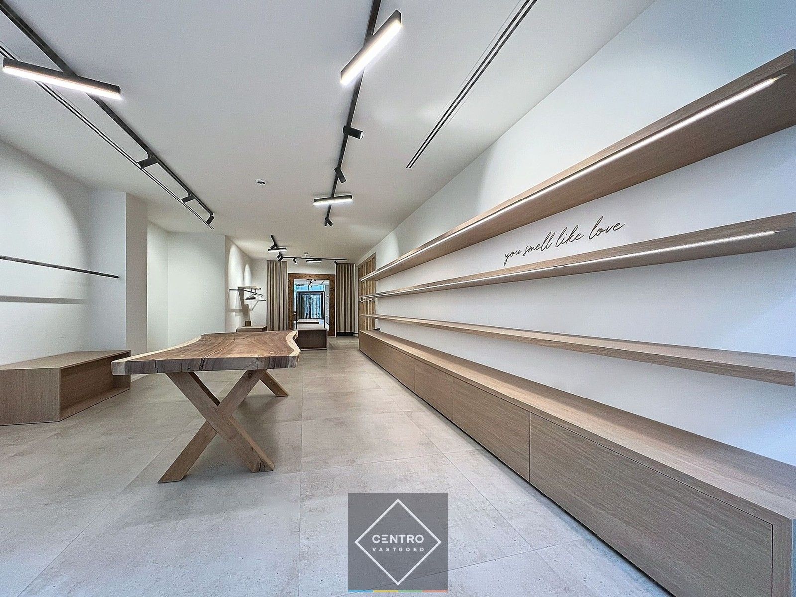 STIJLVOL ingericht handelspand 125m² (+ terras) TE HUUR  aan de Ooststraat te ROESELARE ! foto 9