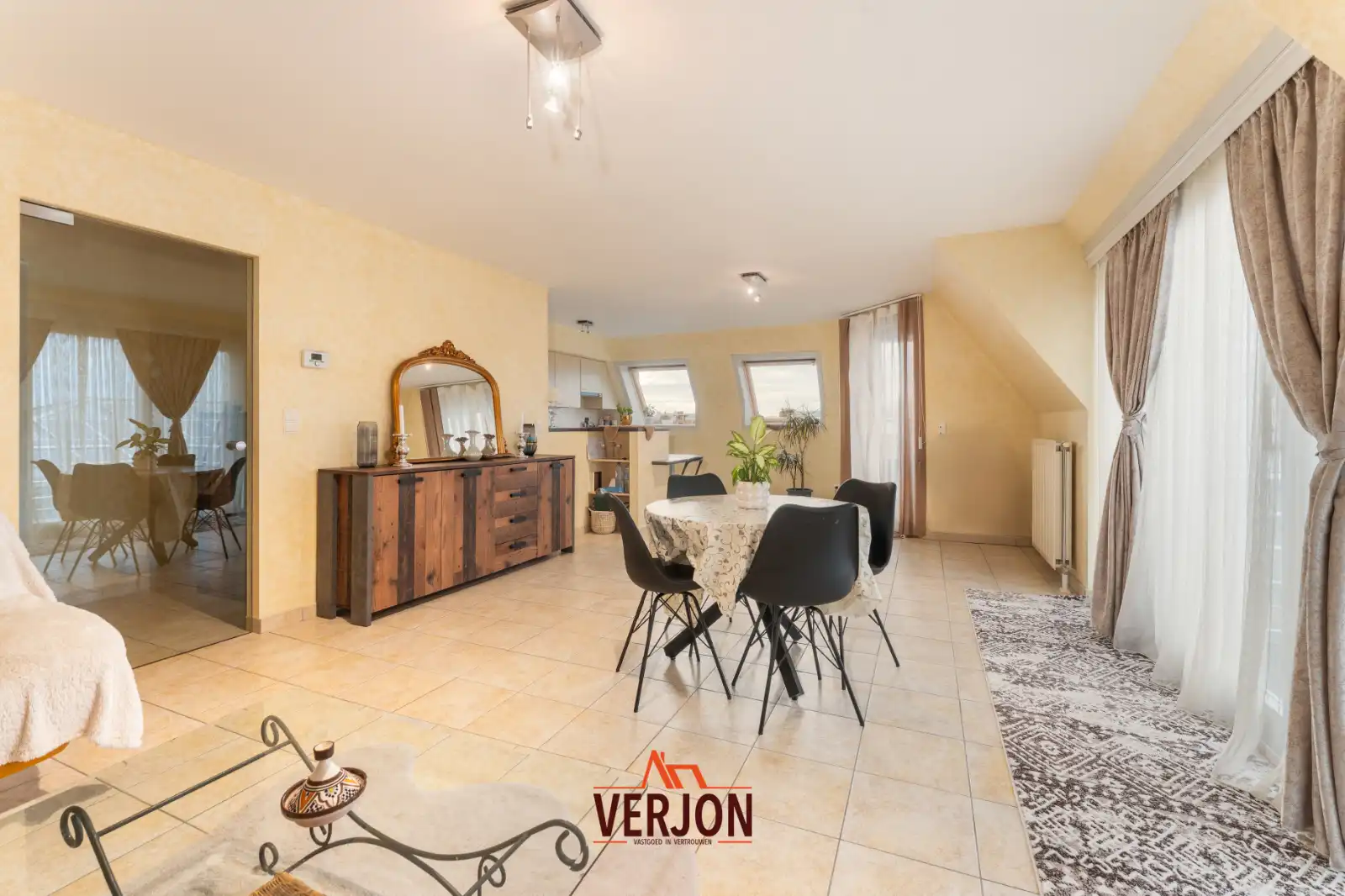 Ruim en gezellig appartement in het centrum van Ardooie! foto 6