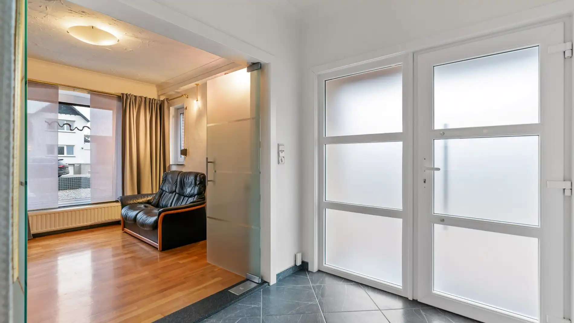 Riante gezinswoning met tal van mogelijkheden nabij Maastricht! foto 8