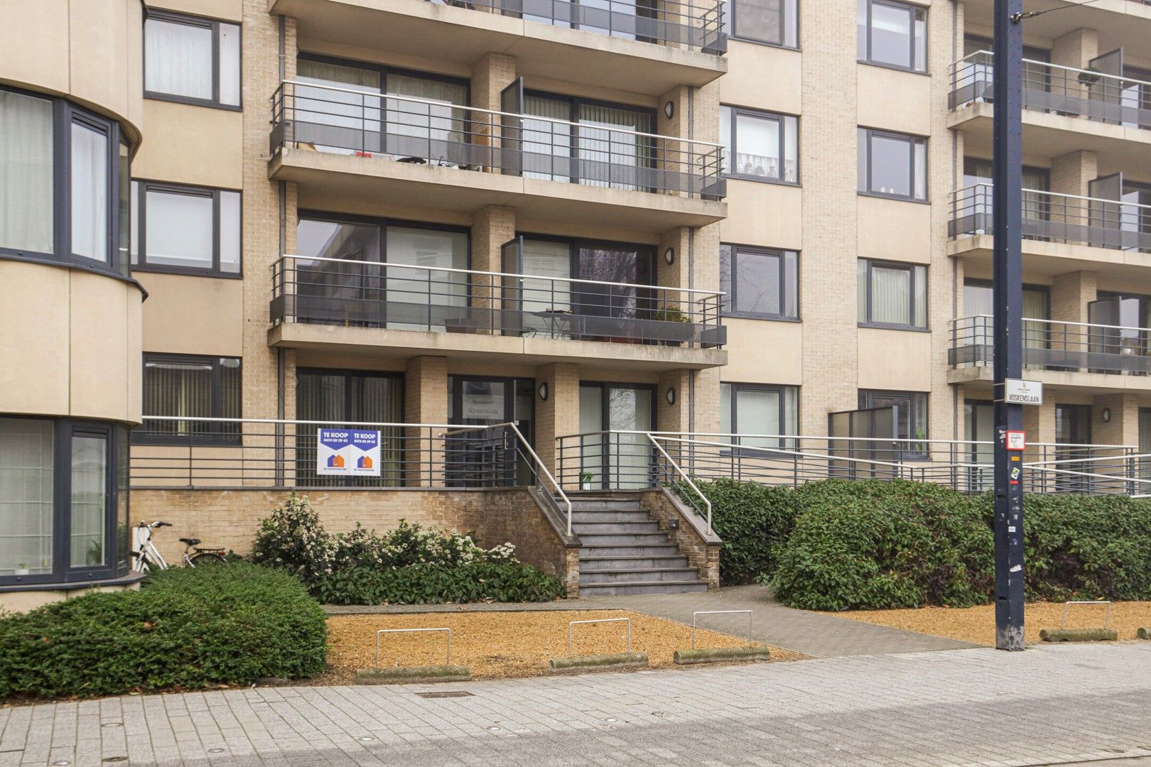 TOPLOCATIE! GOED ONDERHOUDEN, RUIM, INSTAPKLAAR 2-SLPK-APP MET 2 GROTE TERRASSEN foto 14