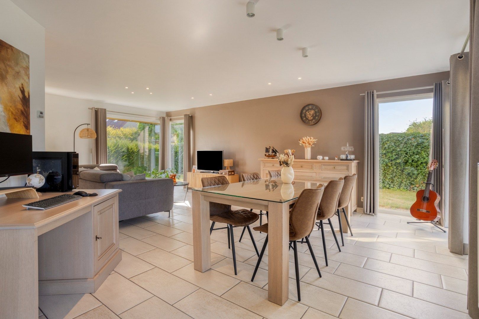 Prachtige open bebouwing met 3 slaapkamers in een rustige buurt! foto 9