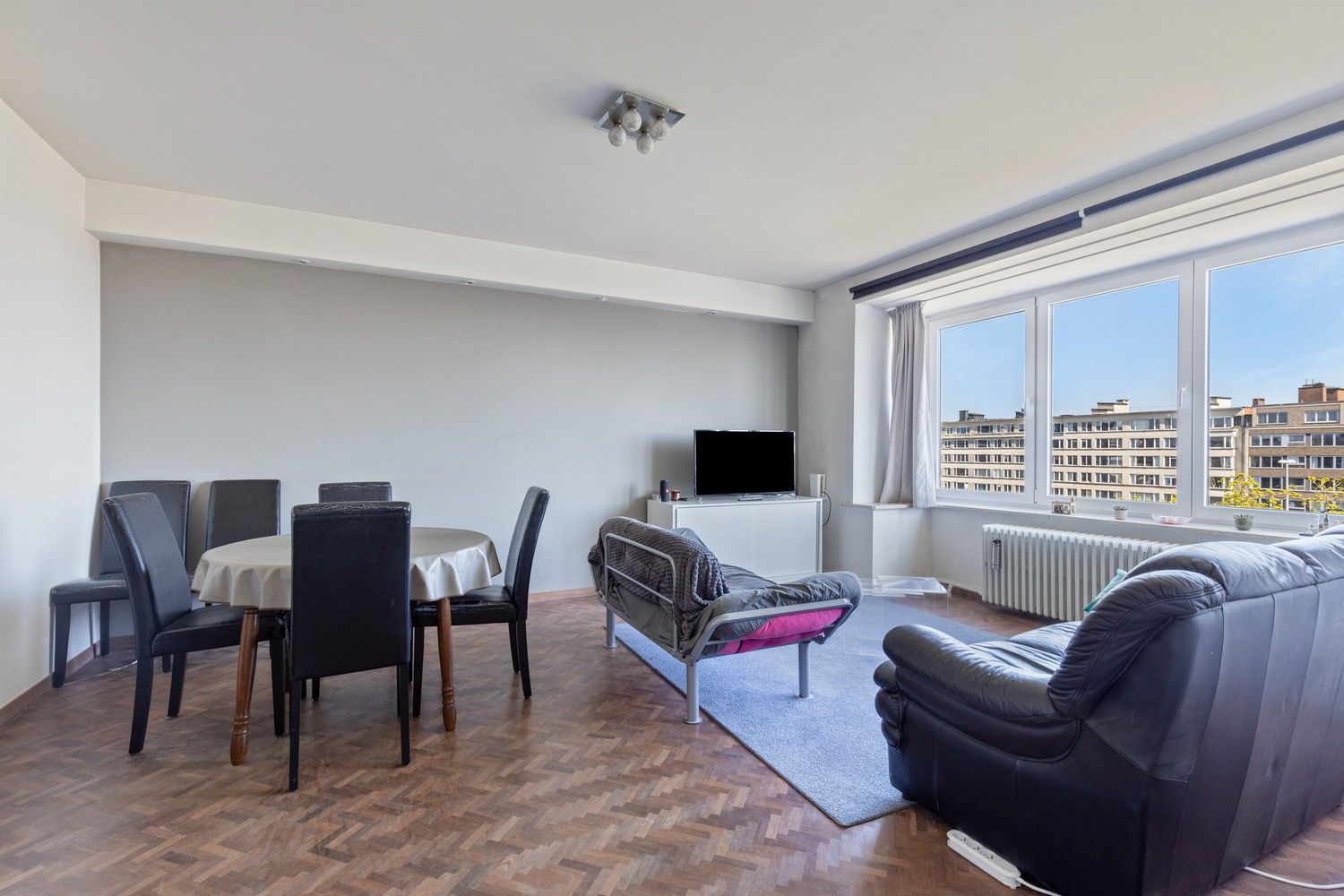 Goed onderhouden, ruim twee slaapkamer appartement met terras foto 5