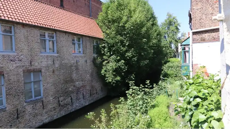 Vernieuwde 3-slaapkamerwoning te huur in het centrum van Brugge foto 16