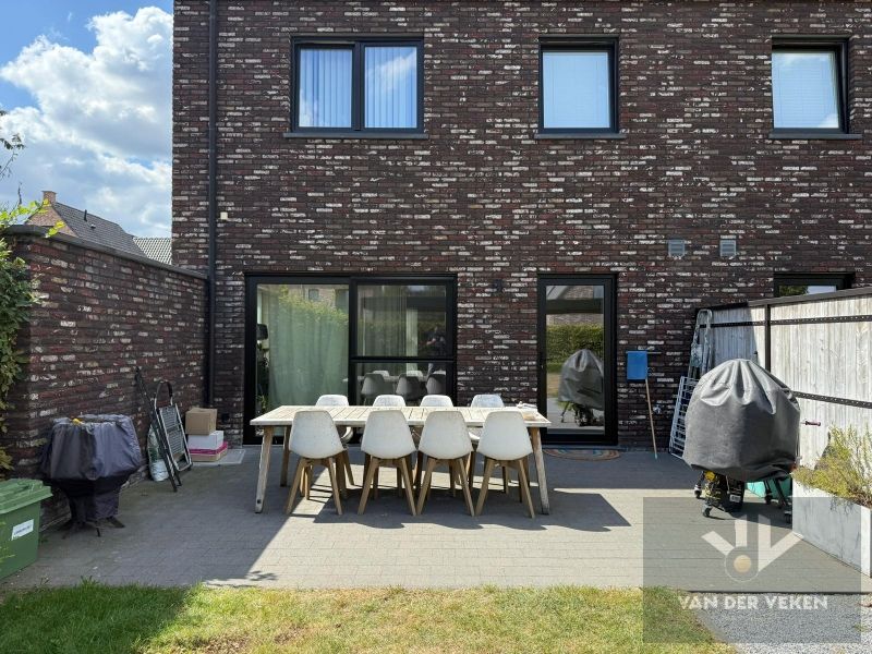 ZEER RECENTE, BIJNA ENERGIENEUTRALE WONING IN GODSHEIDE foto 8