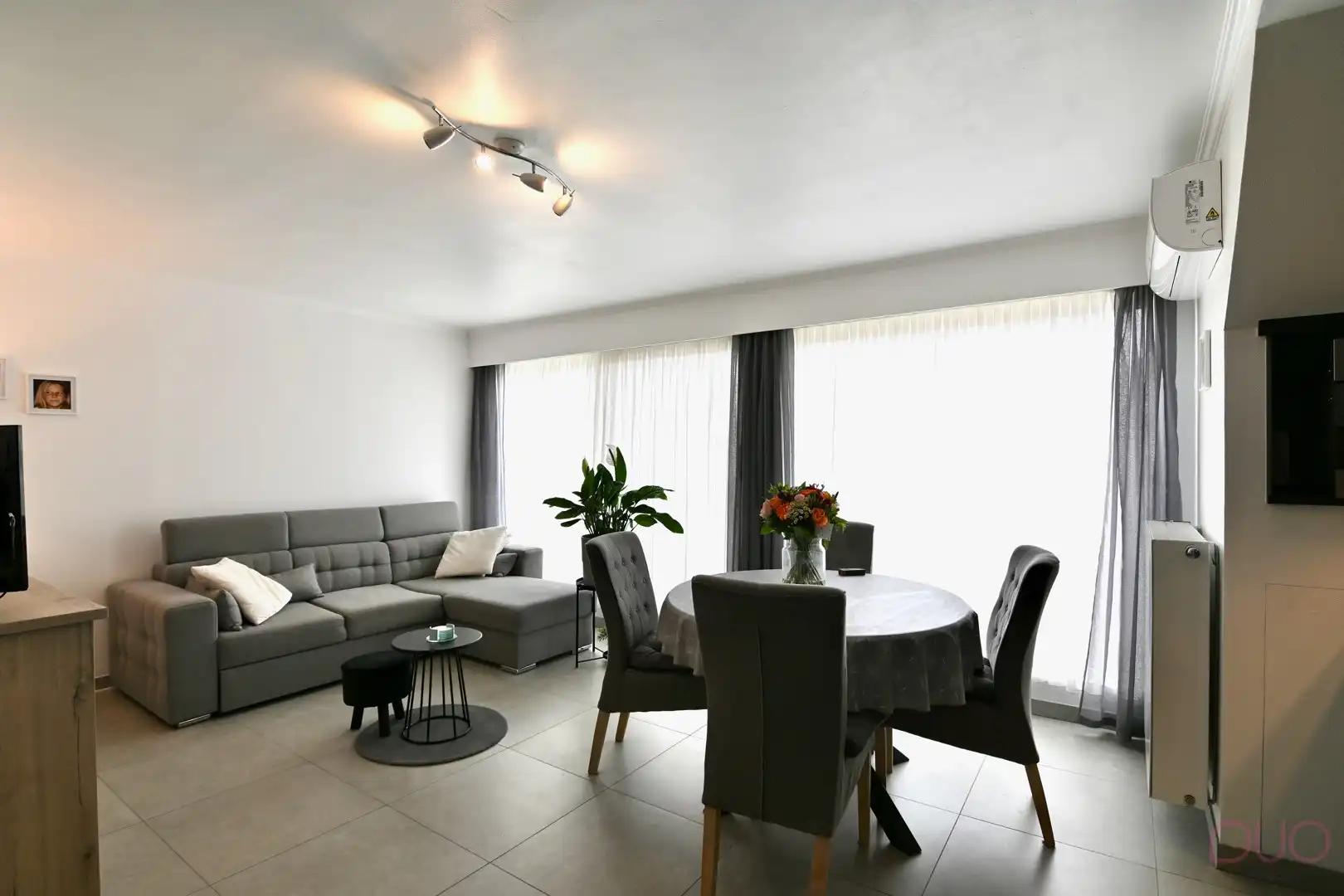 Charmant gerenoveerd 2-slaapkamerappartement met dubbel terras en garage – Centrum Sint-Truiden foto 4