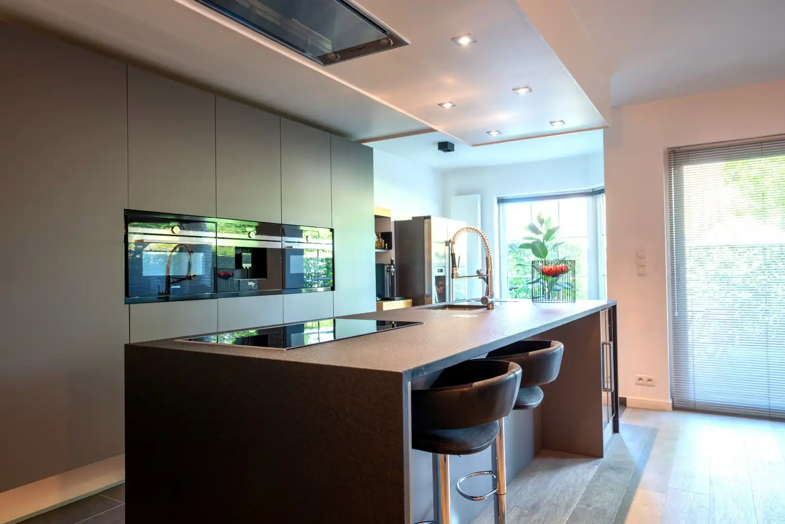 Luxueus afgewerkt gelijkvloers appartement foto 2