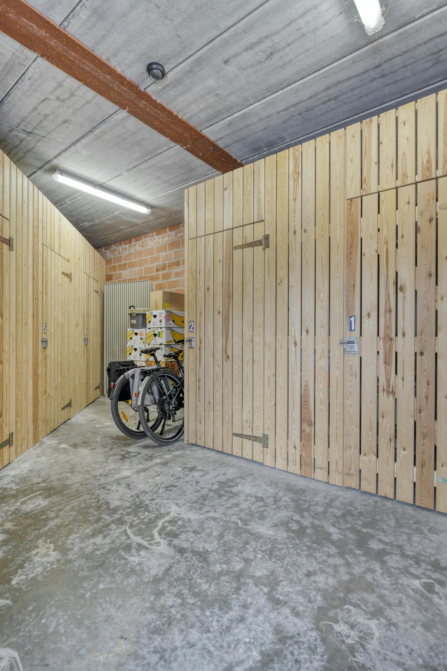 Ruim appartement met 2 slpk en garage te koop in Brasschaat foto 21