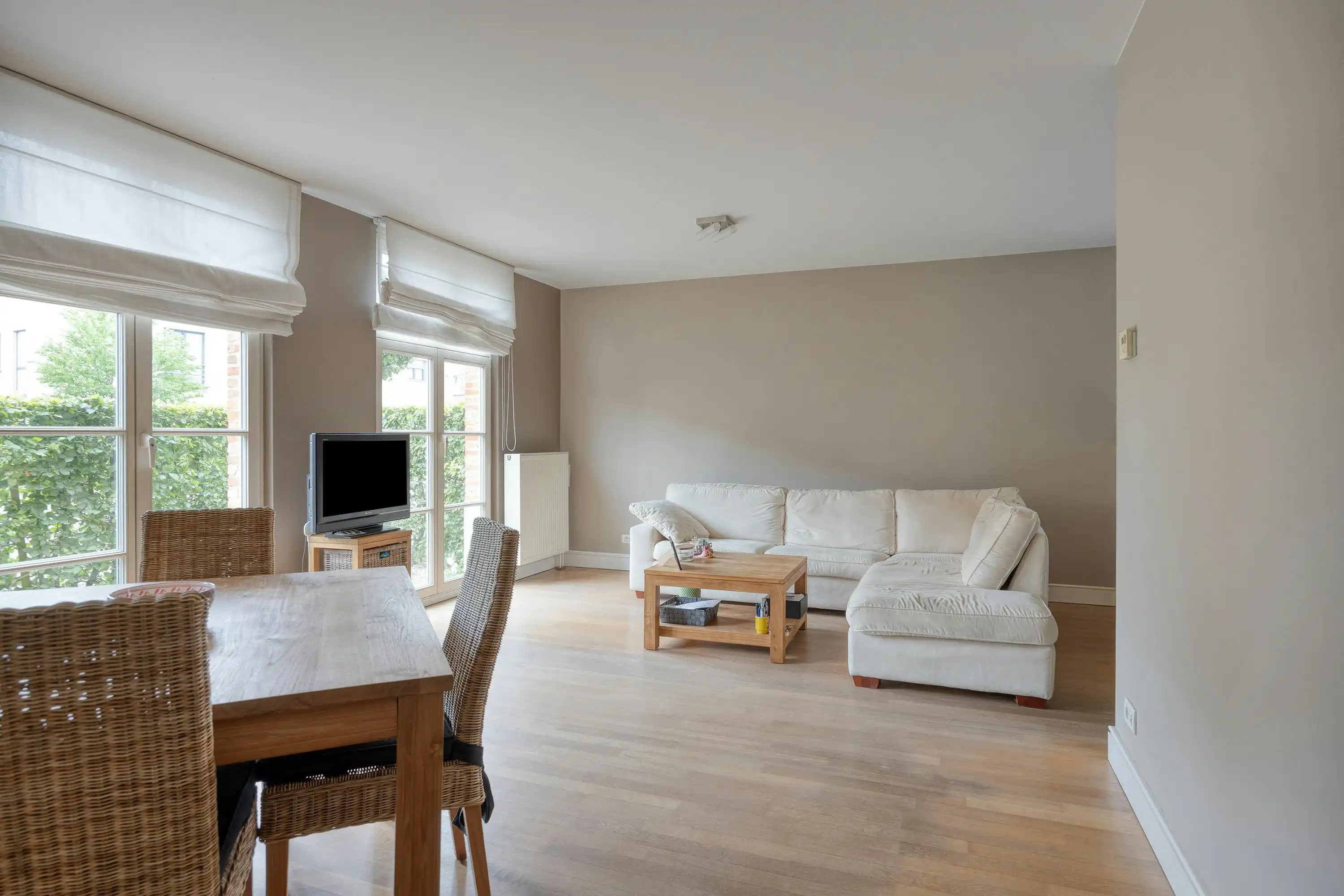 Instapklaar gelijkvloers appartement te koop in Kruibeke foto 2