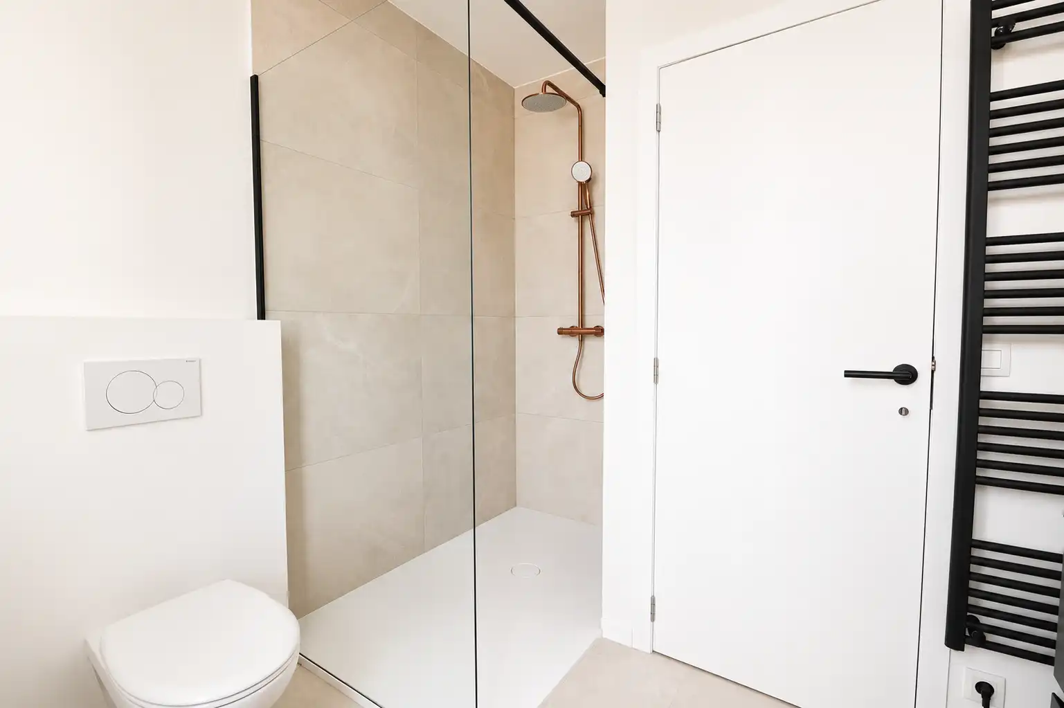 Volledig gerenoveerd appartement met 2 slaapkamers (110 m²) foto 3